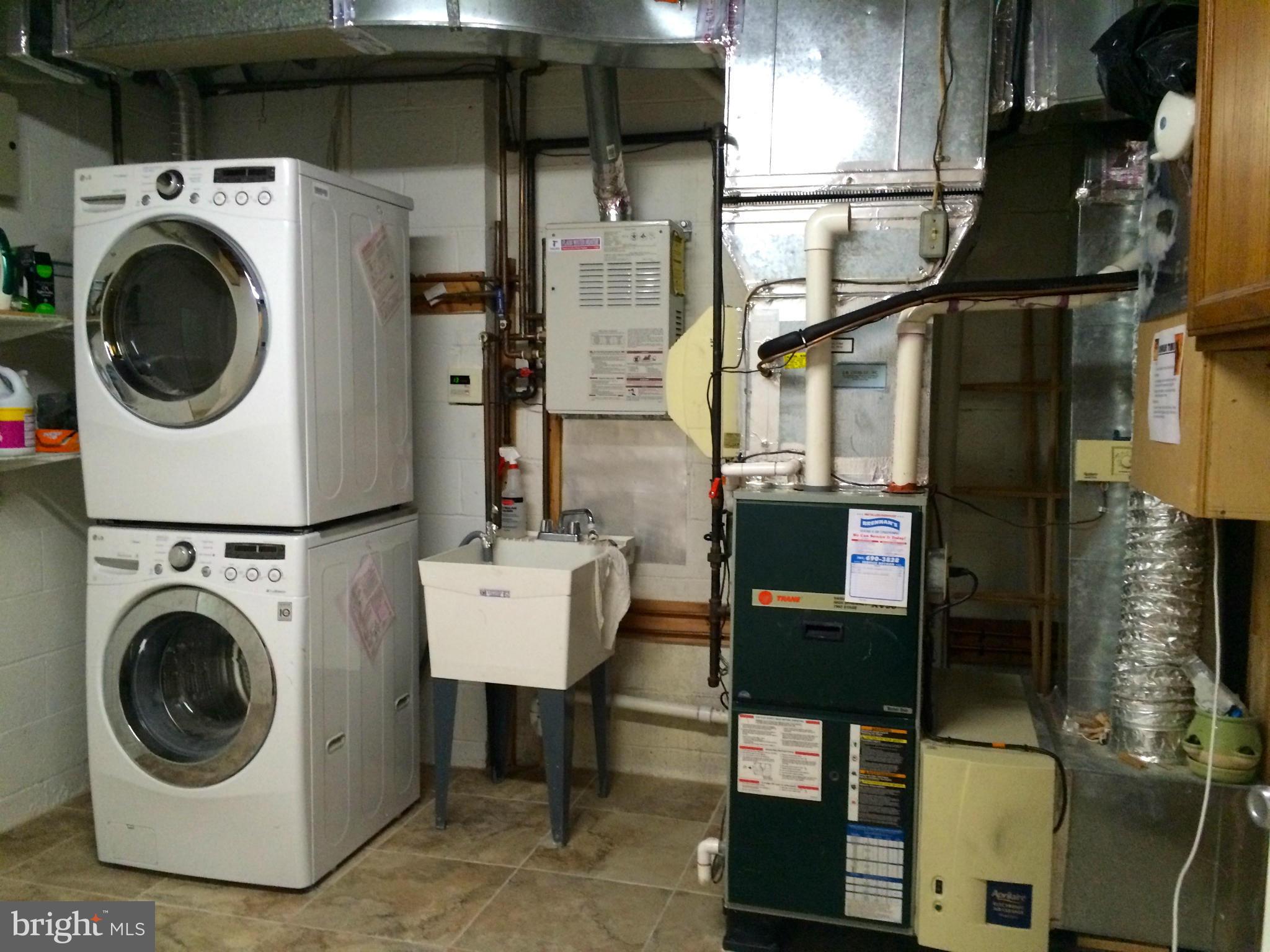 GREENWICH HILL - Residential Lease