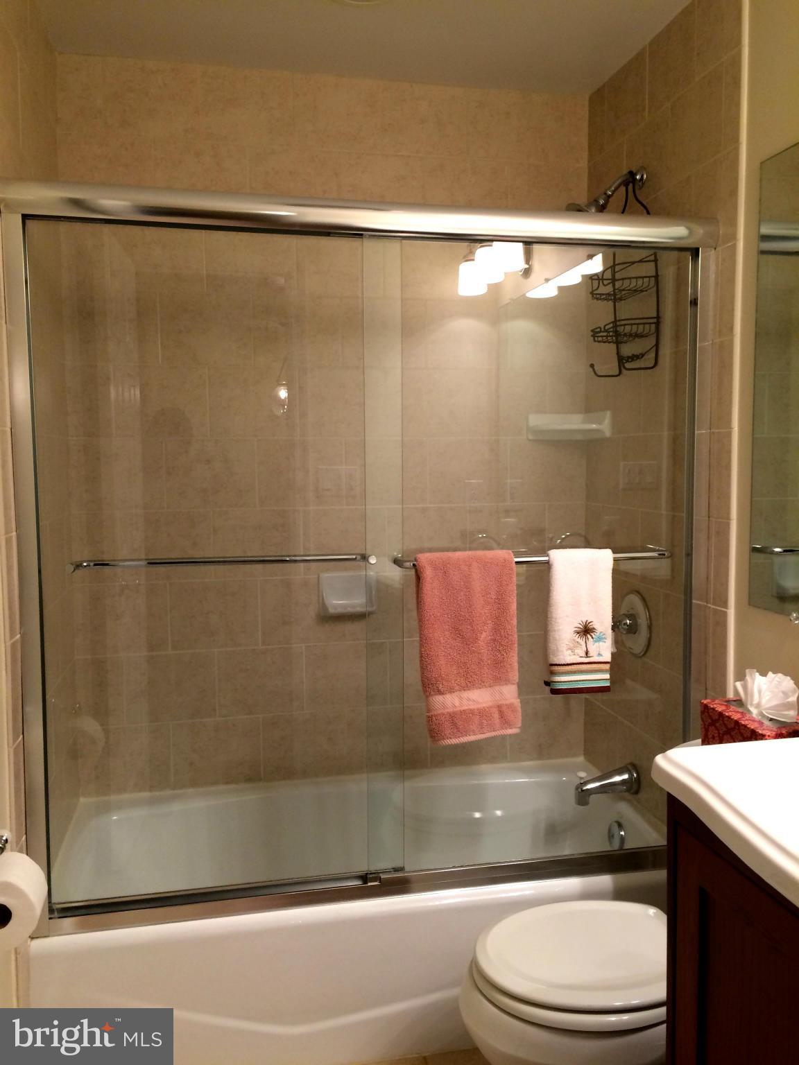 GREENWICH HILL - Residential Lease