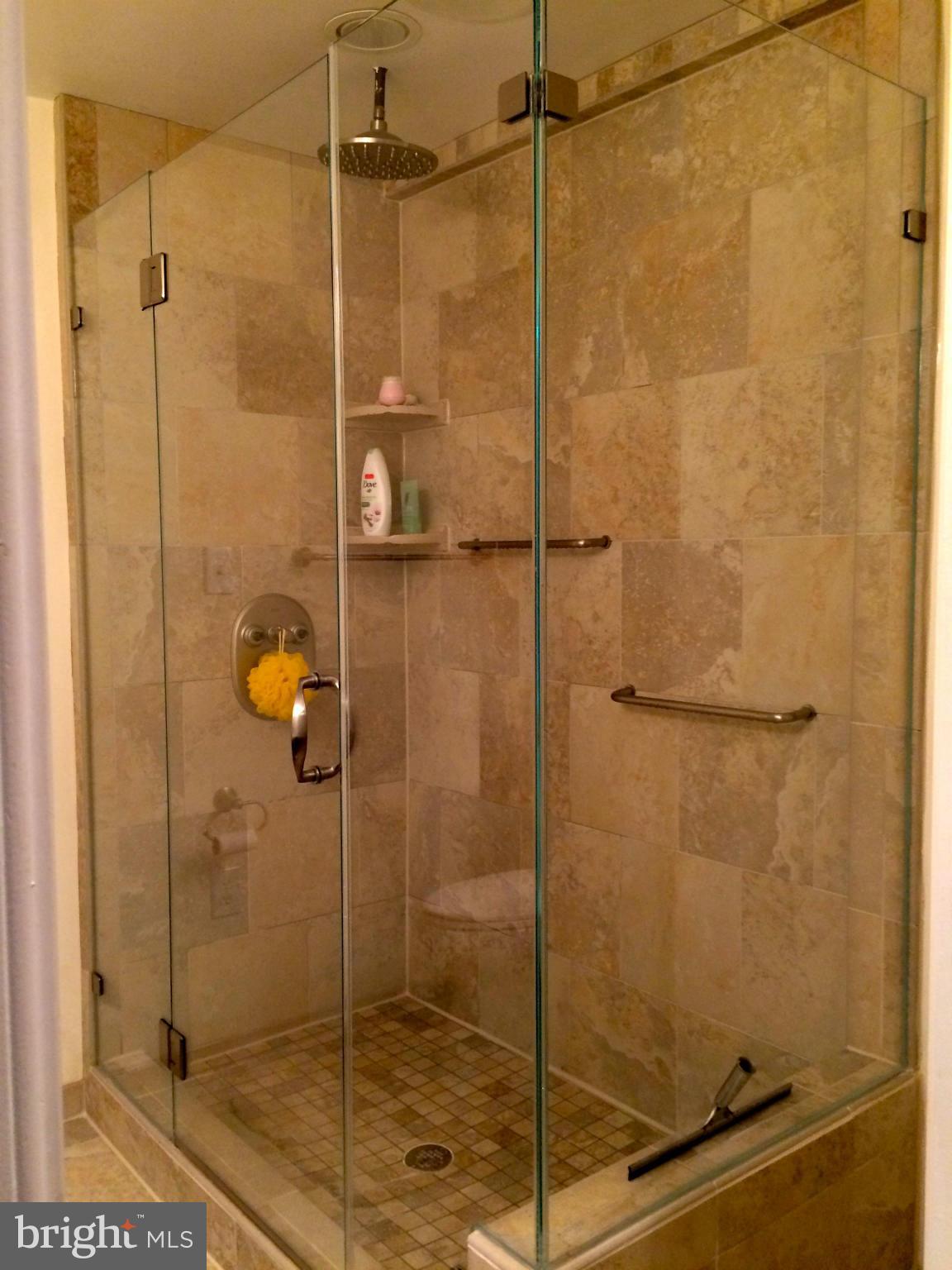 GREENWICH HILL - Residential Lease