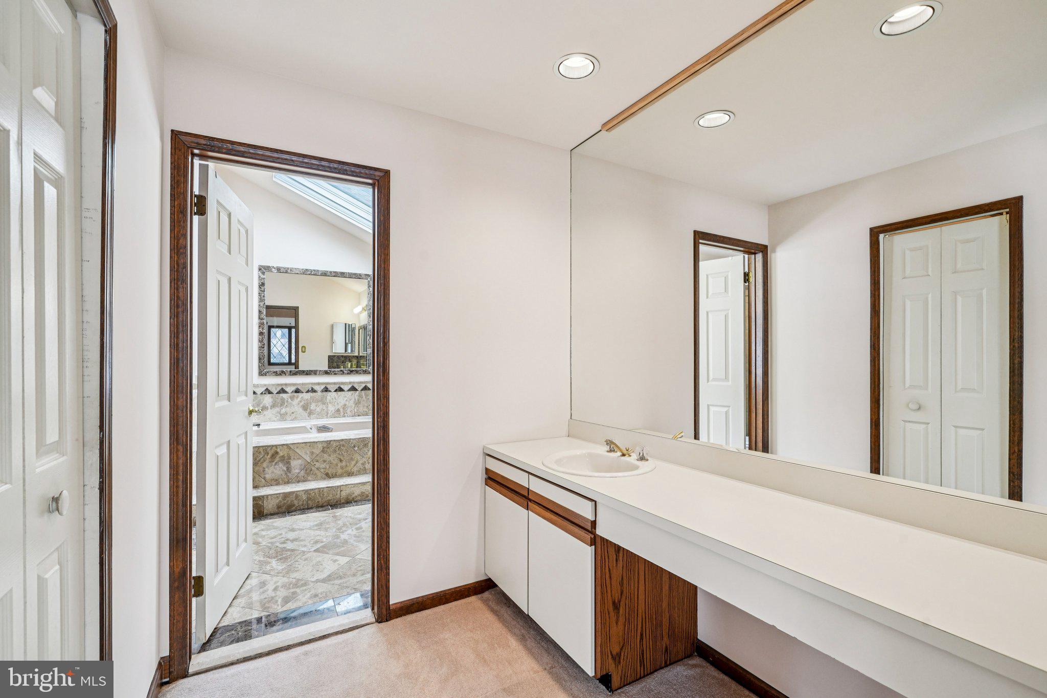 RADNOR CHASE - Residential