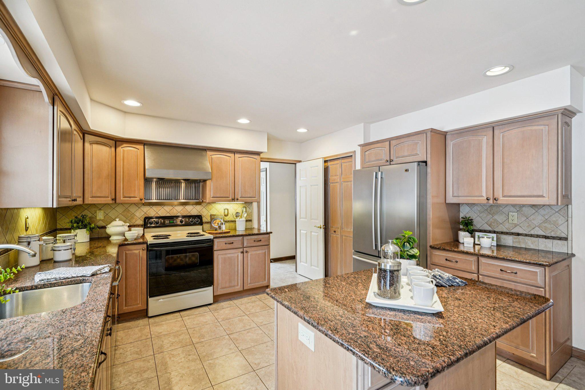 RADNOR CHASE - Residential