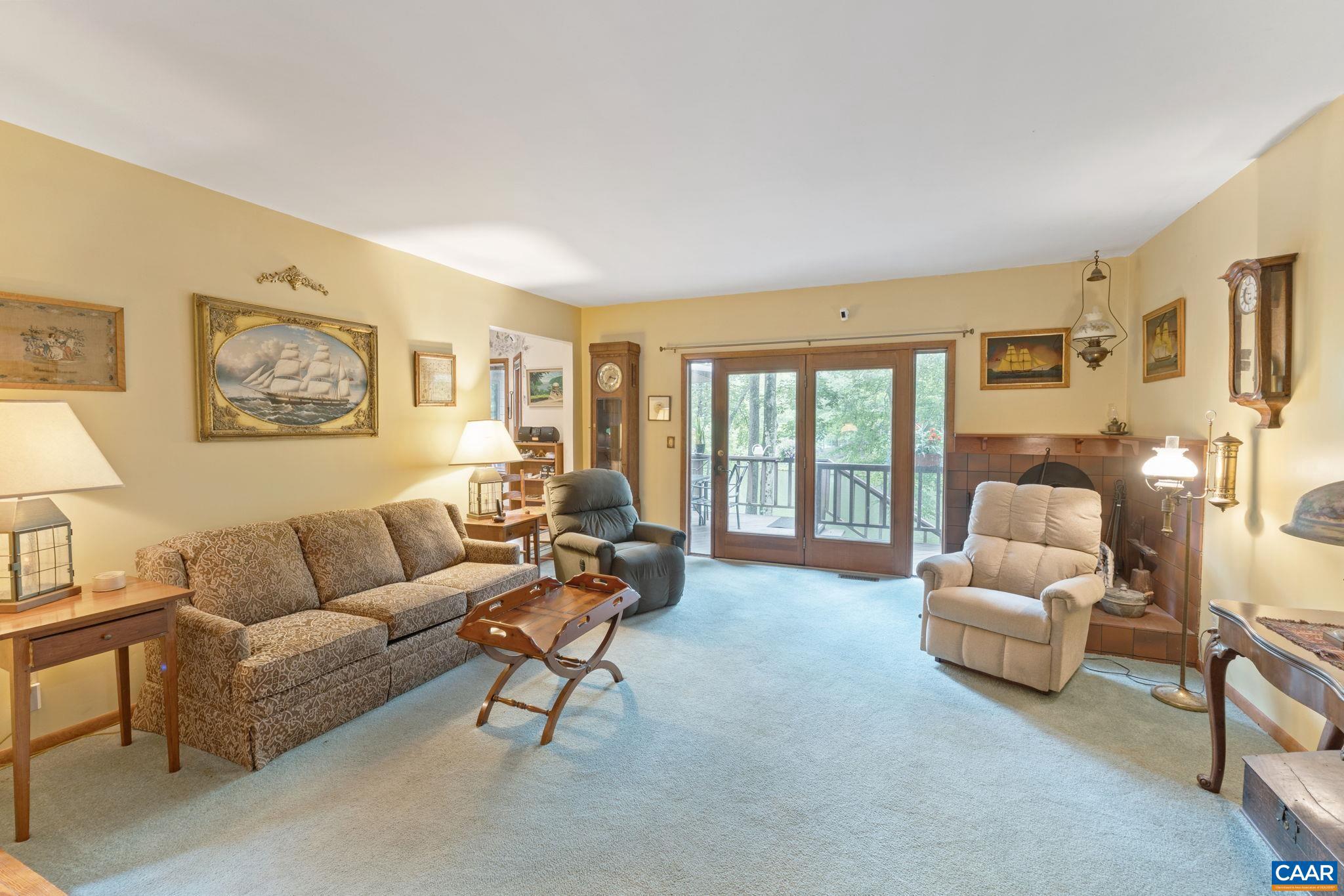 LAKE MONTICELLO - Residential