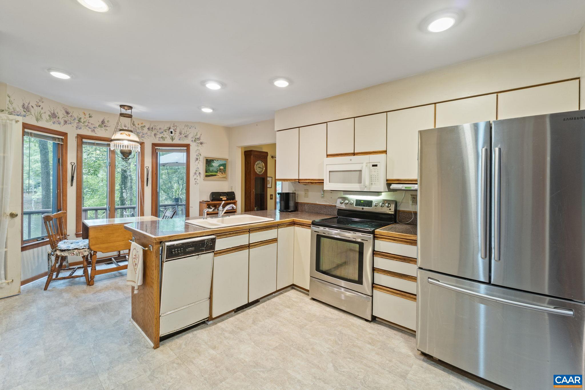 LAKE MONTICELLO - Residential