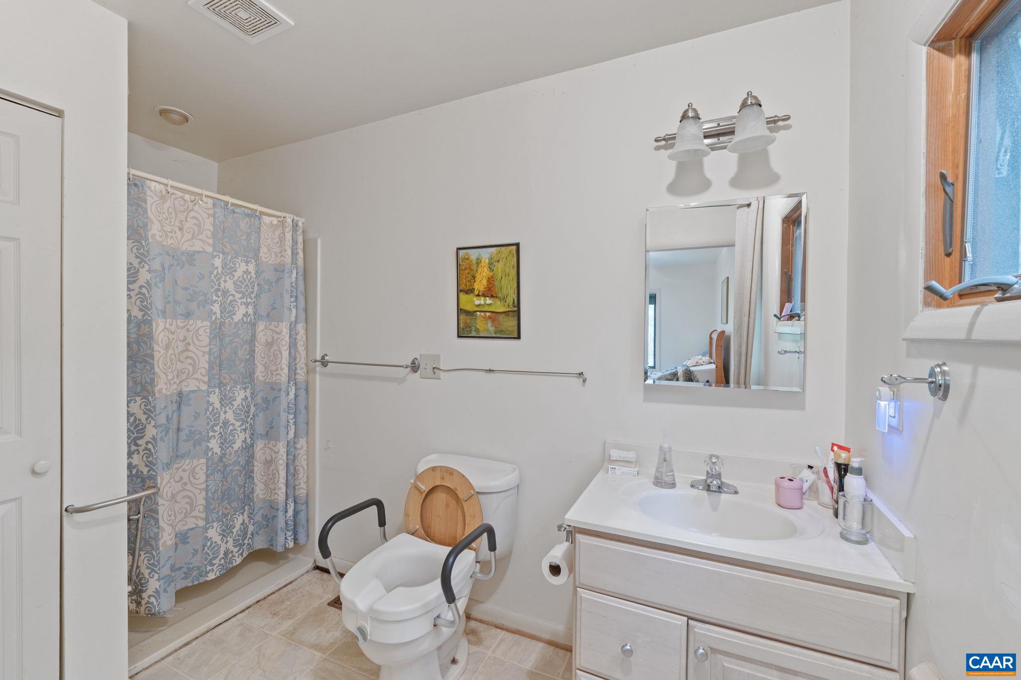 LAKE MONTICELLO - Residential