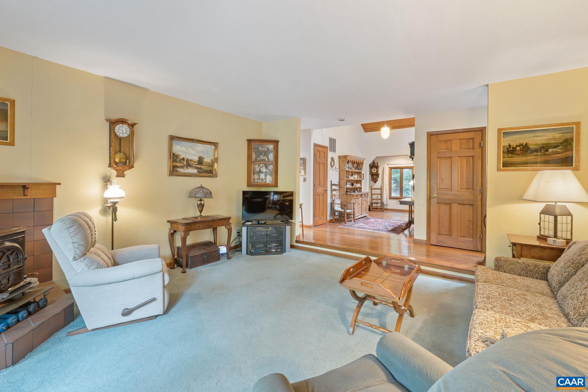 LAKE MONTICELLO - Residential