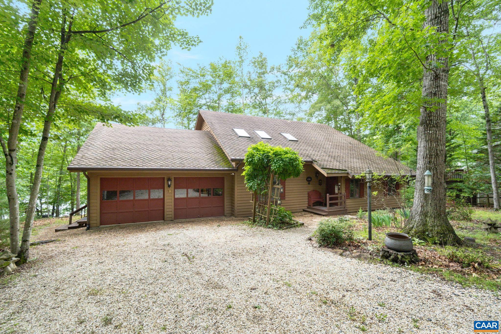 LAKE MONTICELLO - Residential