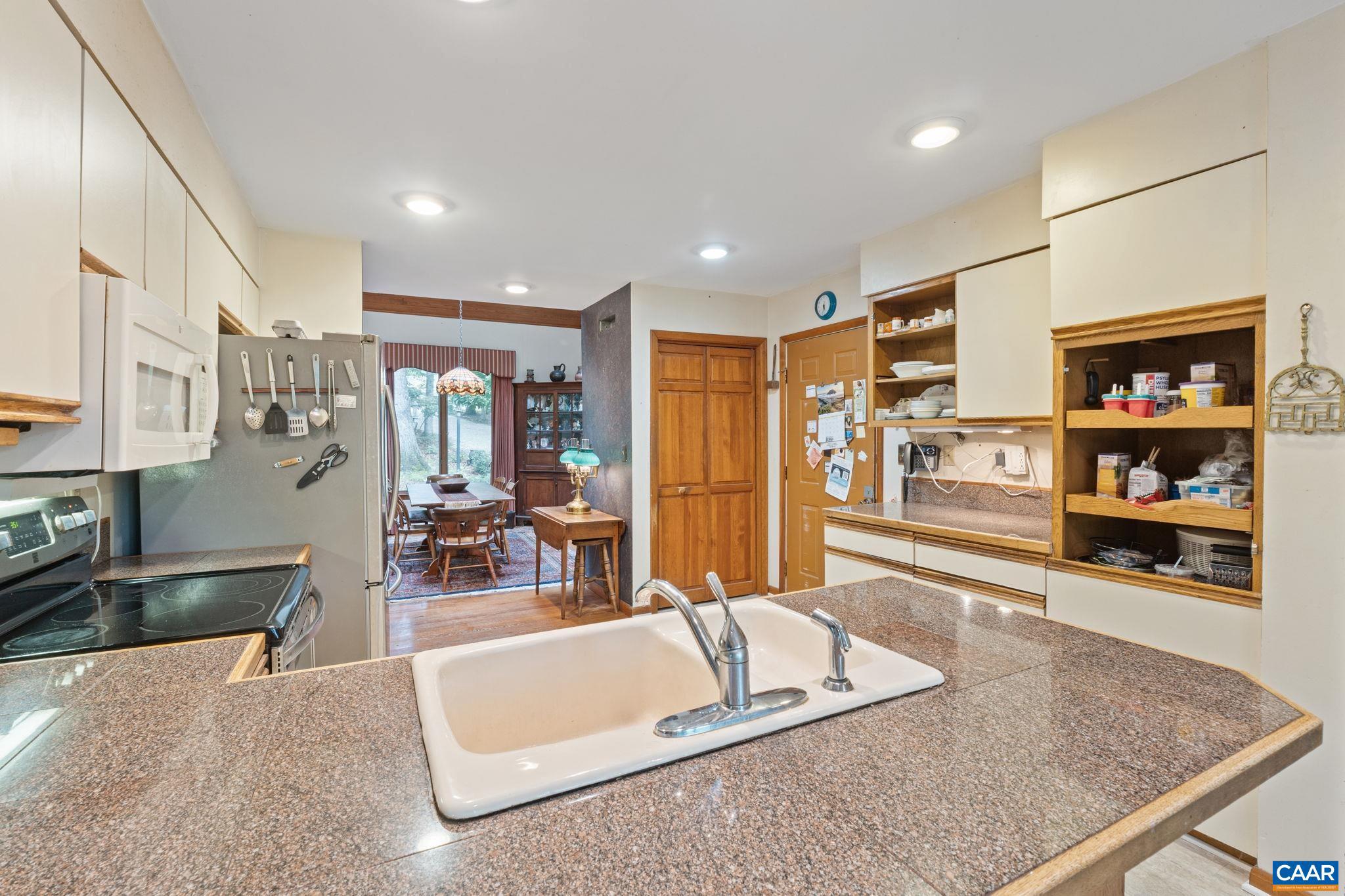 LAKE MONTICELLO - Residential