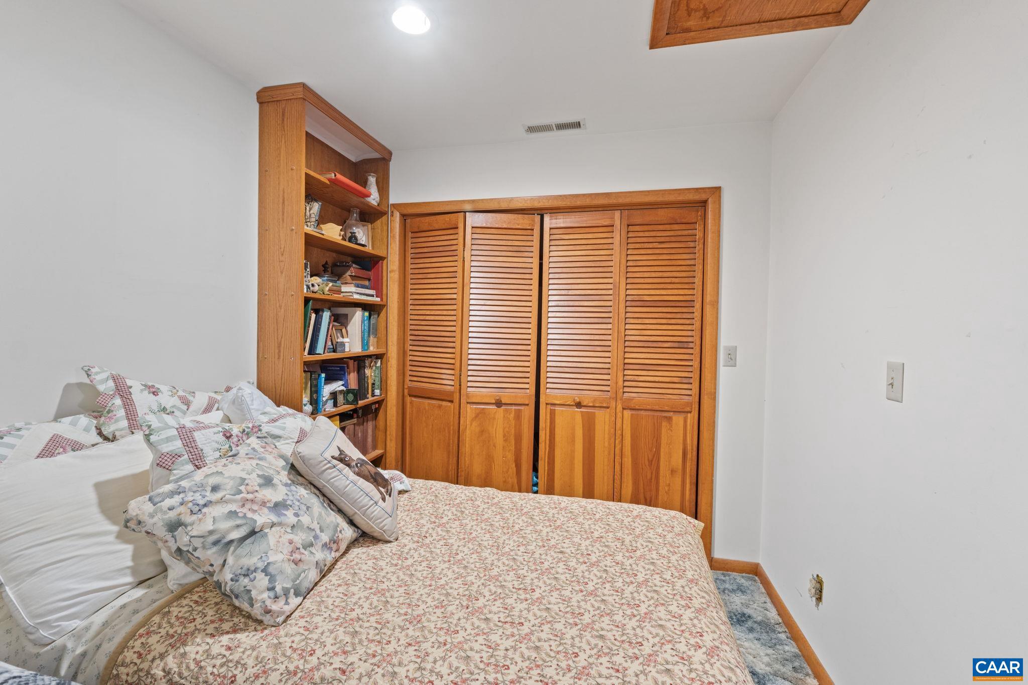 LAKE MONTICELLO - Residential