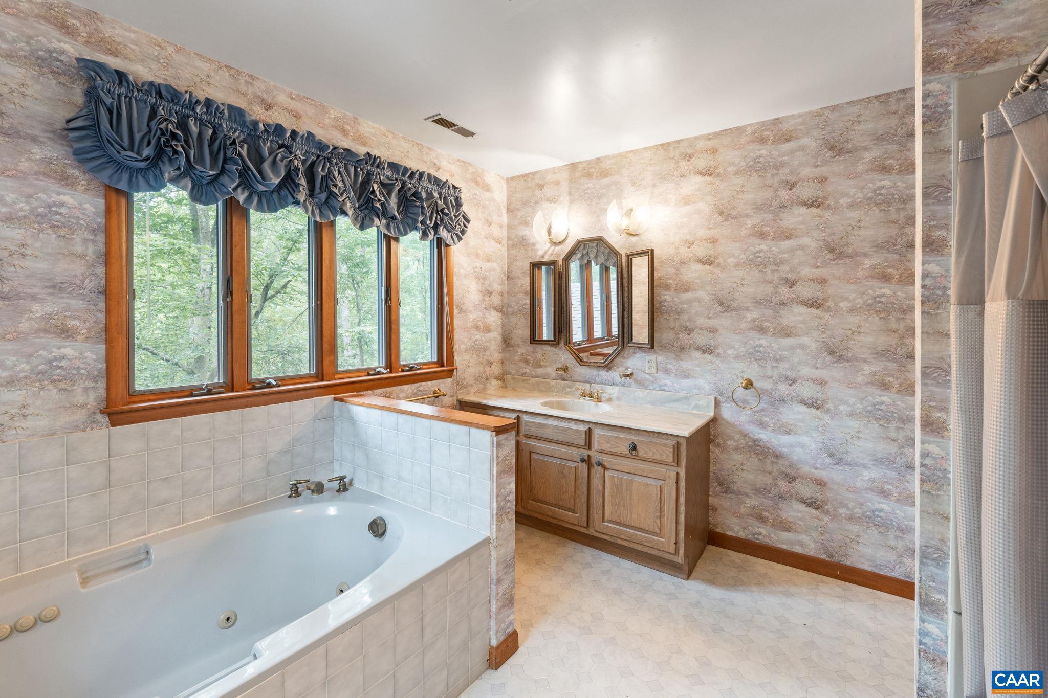 LAKE MONTICELLO - Residential