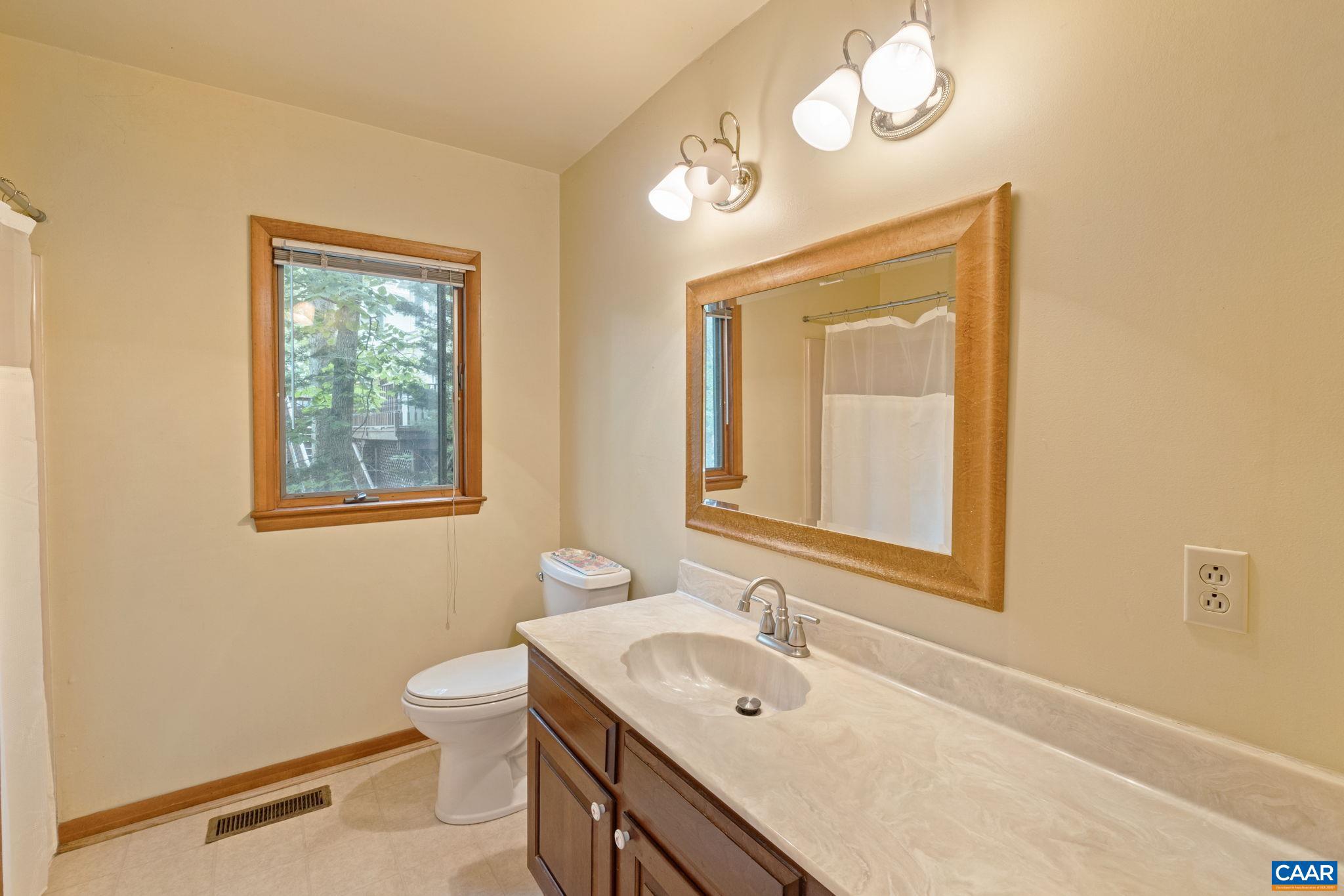 LAKE MONTICELLO - Residential