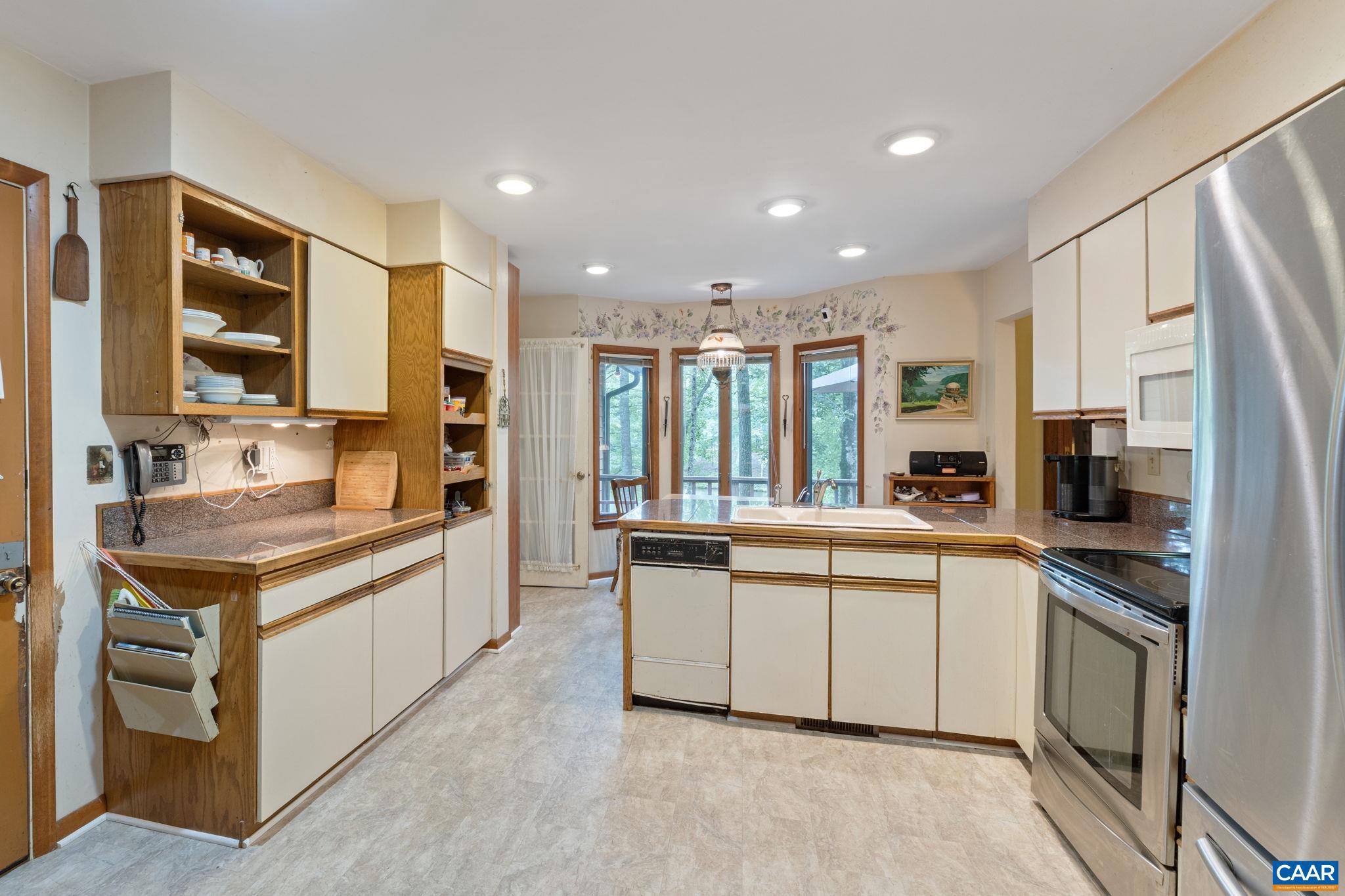 LAKE MONTICELLO - Residential