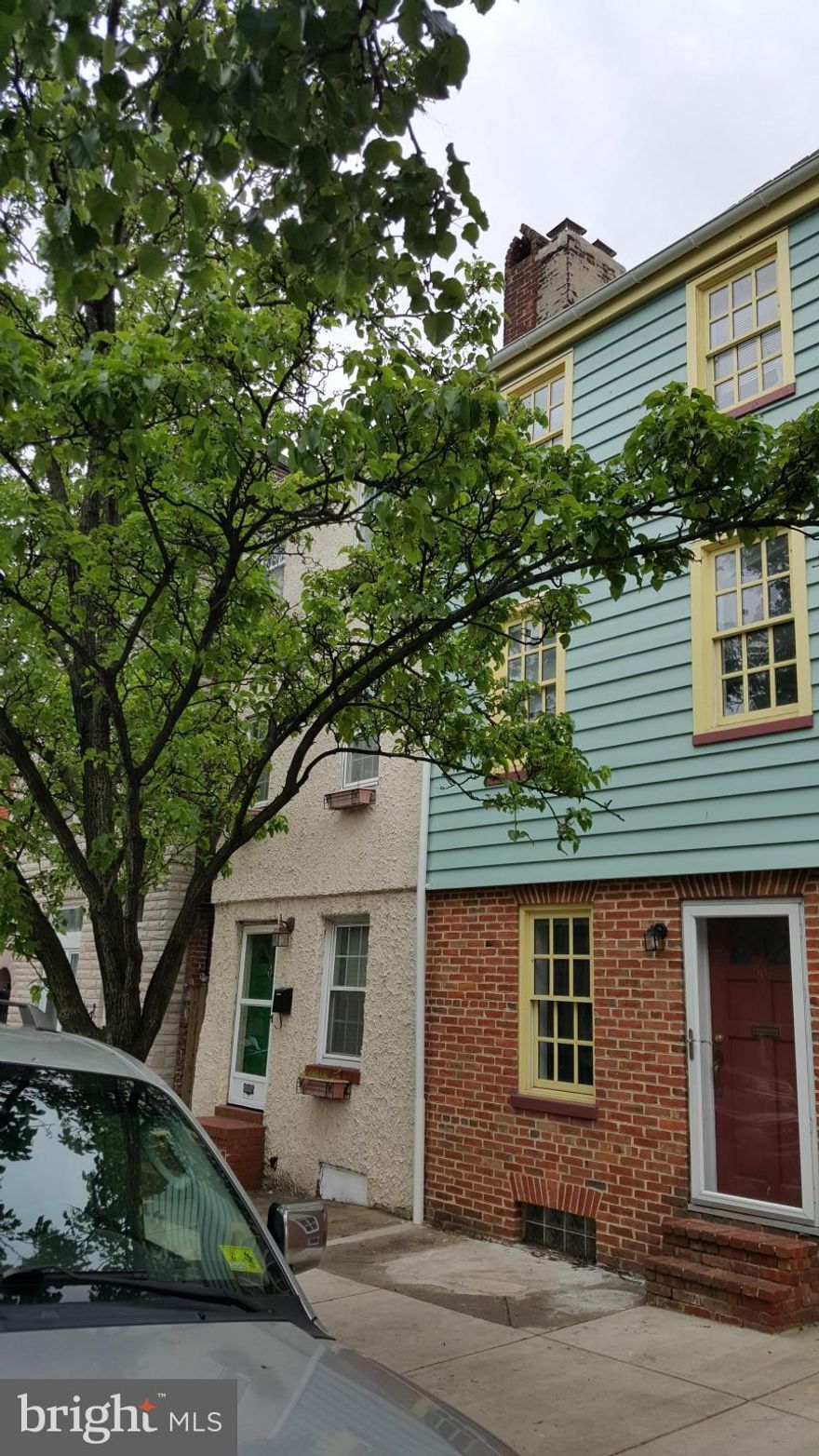 CIRCA,1793 FELLS POINT FEDERAL TOWNHOME. EXCEEDINGLY CHARMING AND QUAINT, THIS RENOVATED EARLY COLONIAL ERA TOWNHOME FEATURES A LOVELY COURTYARD, EAT IN KITCHEN, LAUNDRY ROOM AND A THIRD FLOOR LOFTED OFFICE. THIS IS A PET FRIENDLY HOUSE. CONVENIENT TO JOHNS HOPKINS MEDICAL COMPLEX.