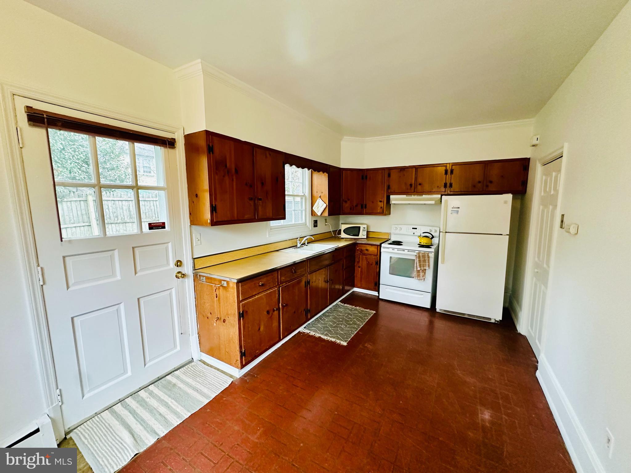 LAKE EVESHAM - Residential Lease