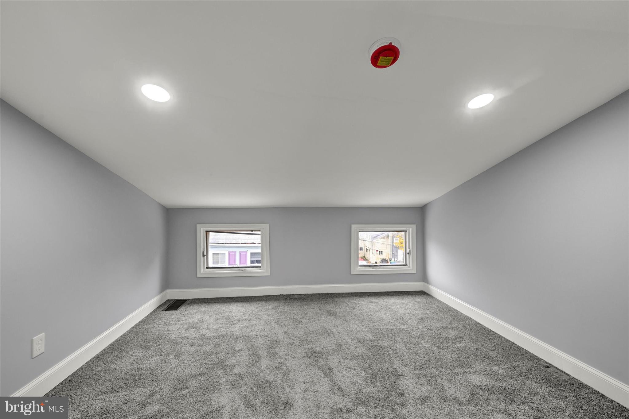 HOLLINS MARKET - Residential