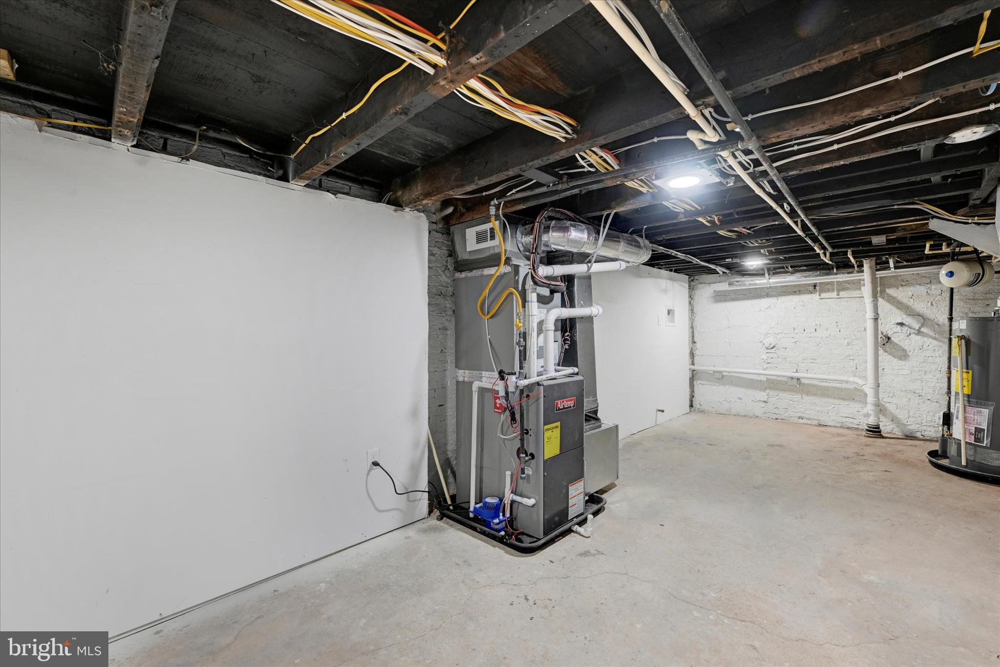 HOLLINS MARKET - Residential