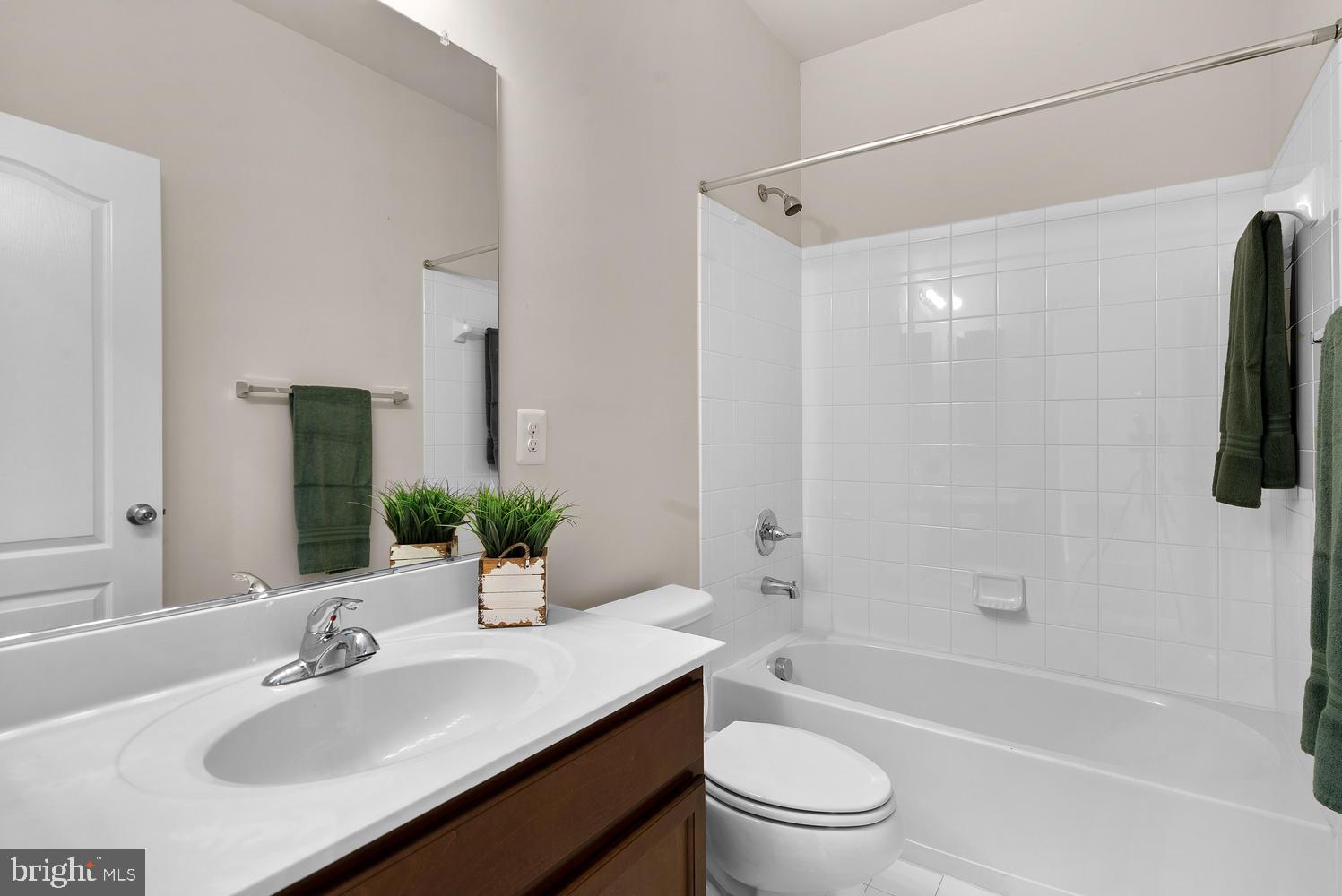 BRAMBLETON OVERLOOK - Residential Lease