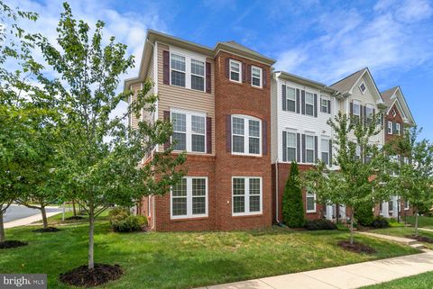 22664 AMBERJACK SQUARE BRAMBLETON VA 20148