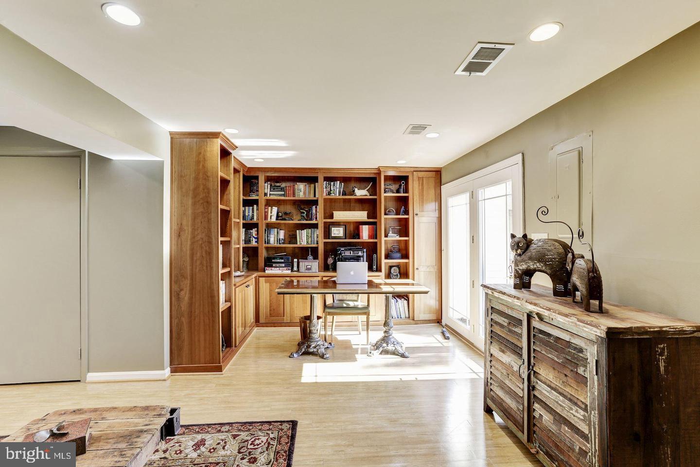 THE VILLAGE PARK - Residential Lease