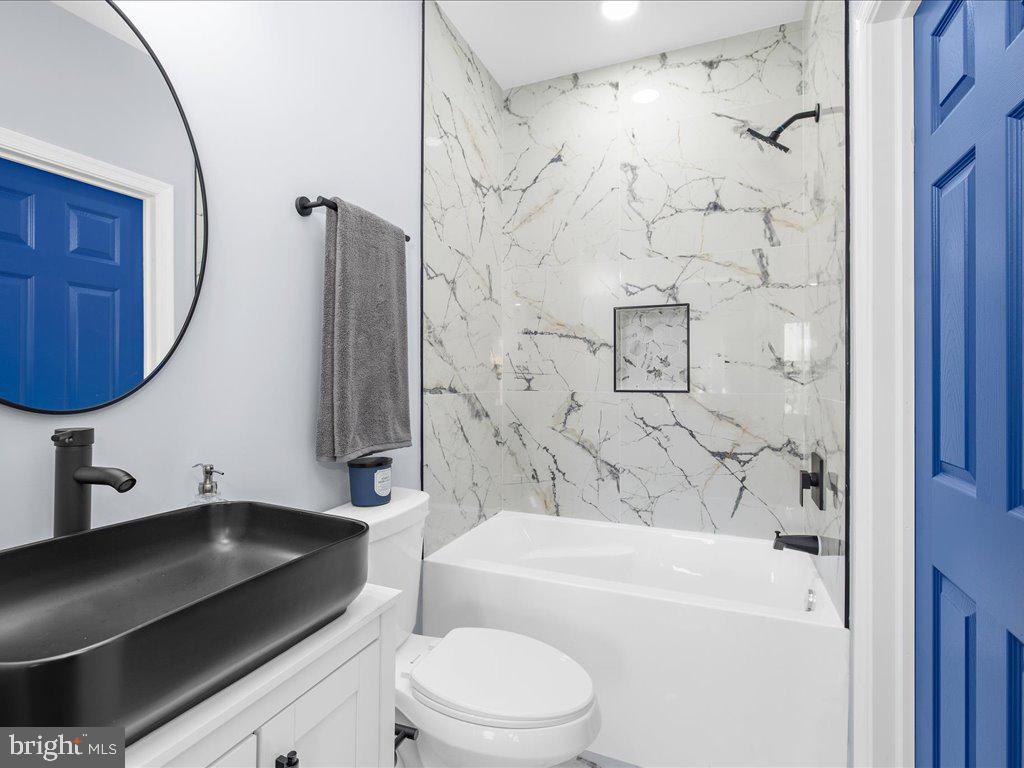 JOHNS HOPKINS - Residential Lease