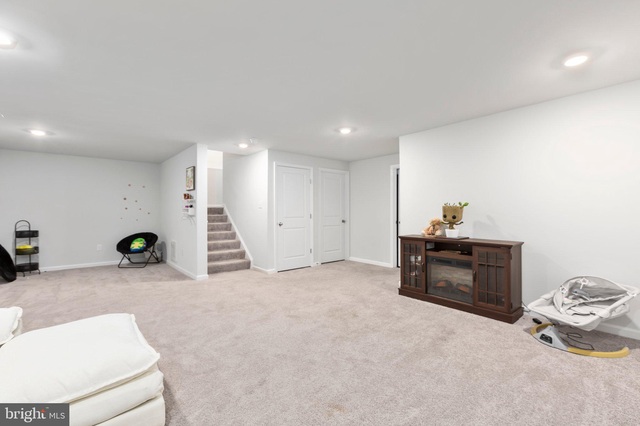 LADYSMITH VILLAGE - Residential Lease