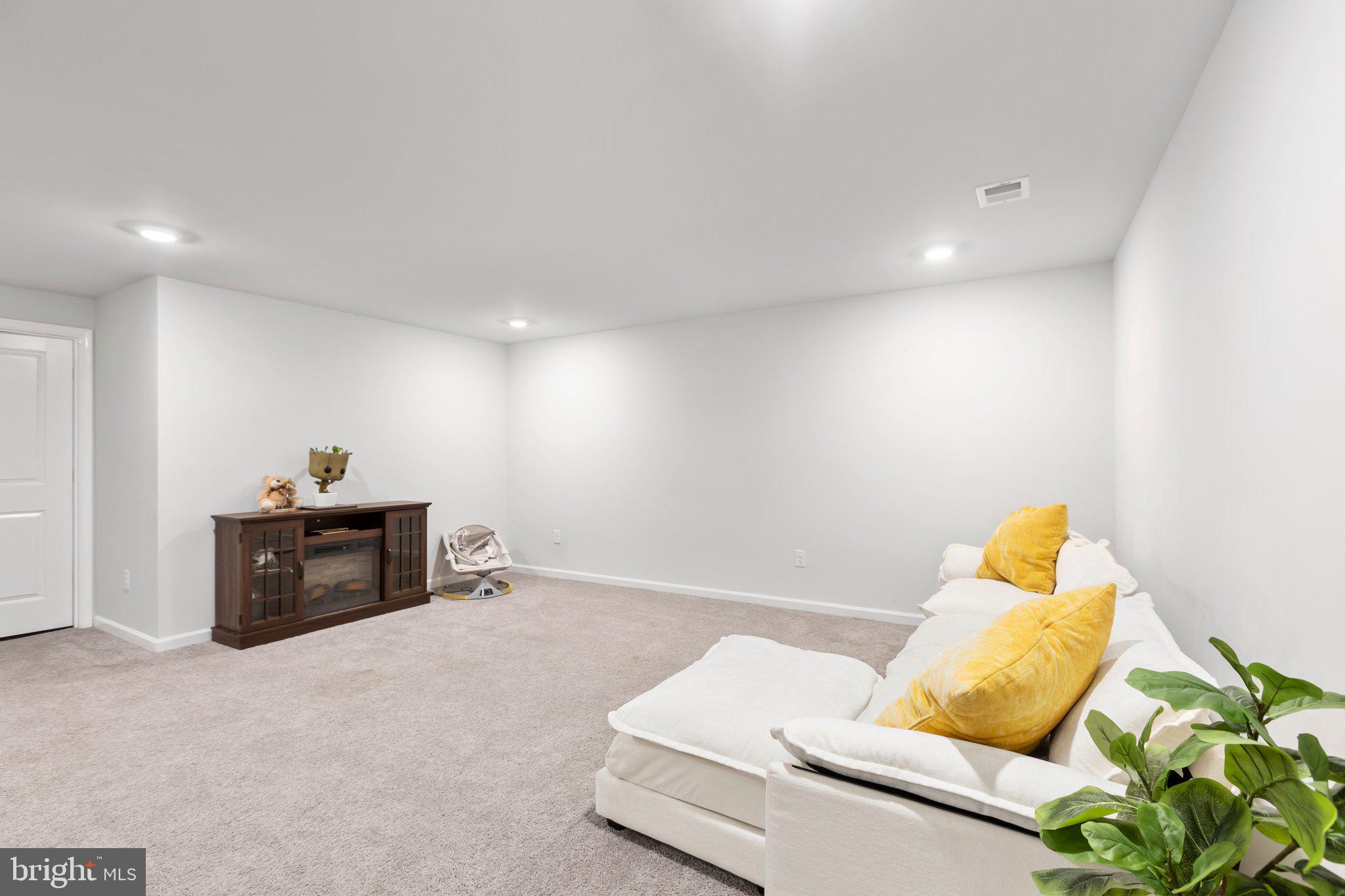 LADYSMITH VILLAGE - Residential Lease