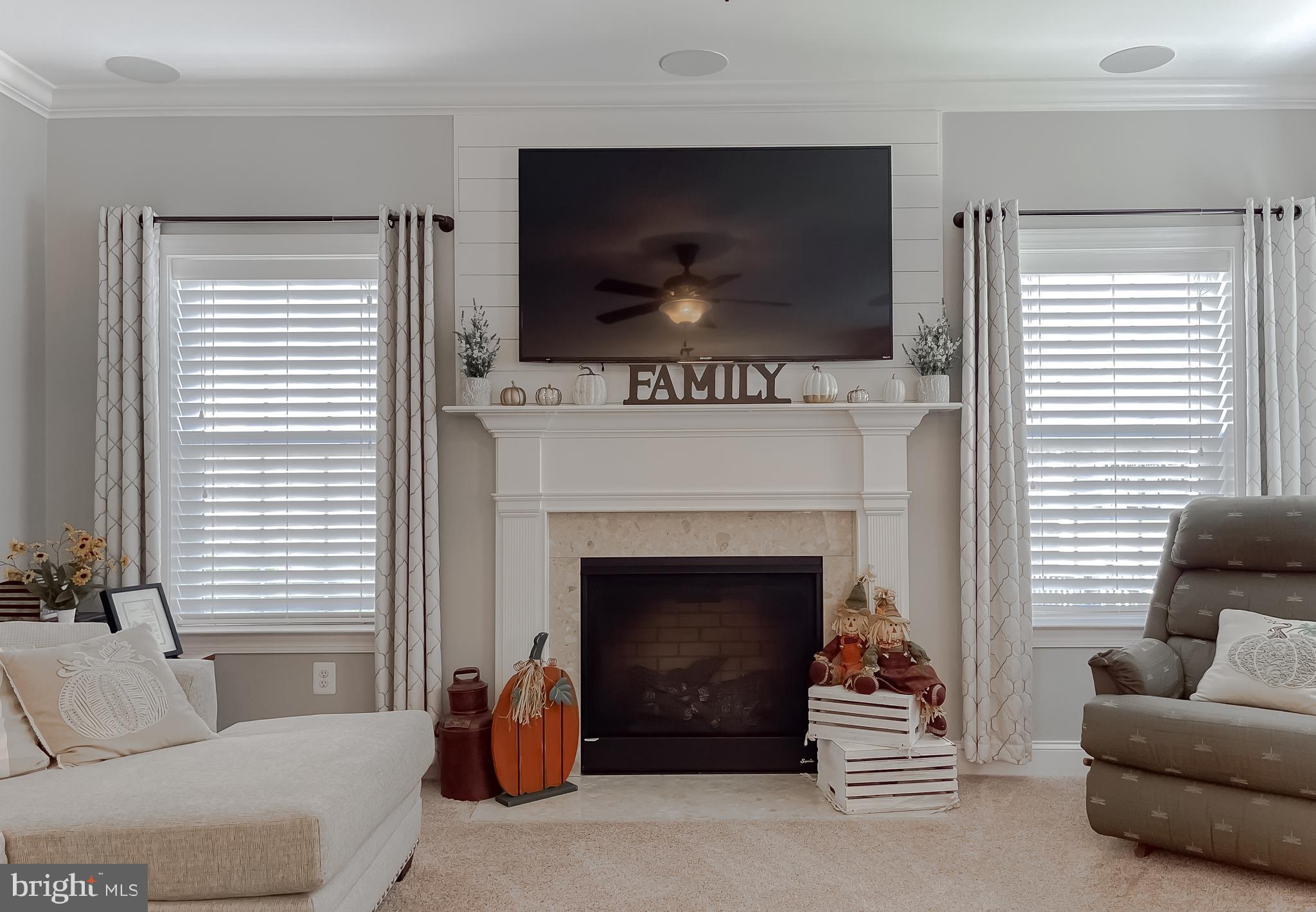 TWIN PONDS - Residential