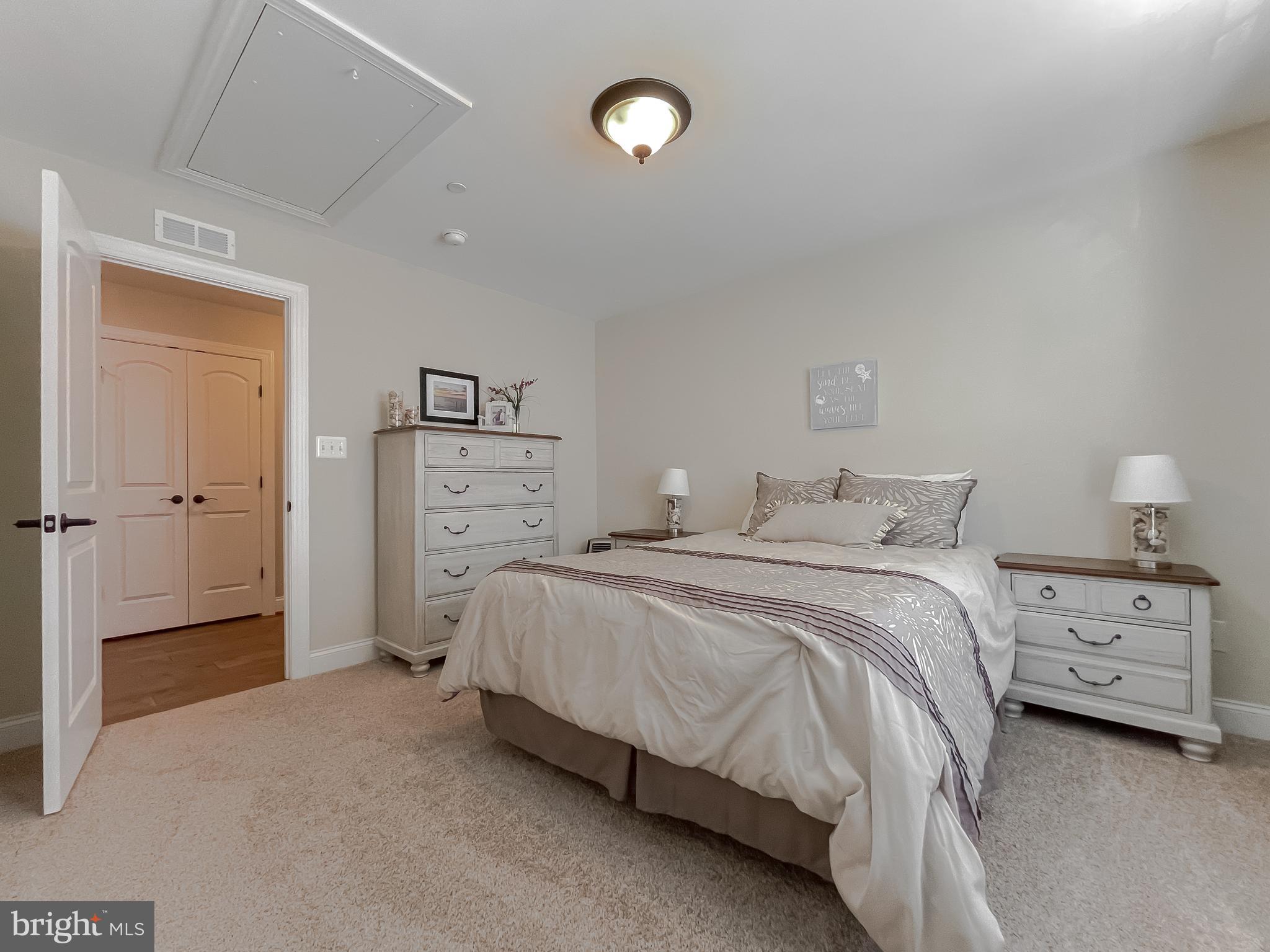 TWIN PONDS - Residential