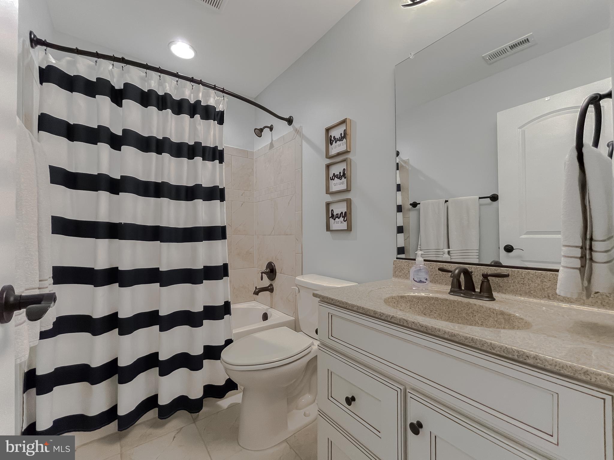 TWIN PONDS - Residential