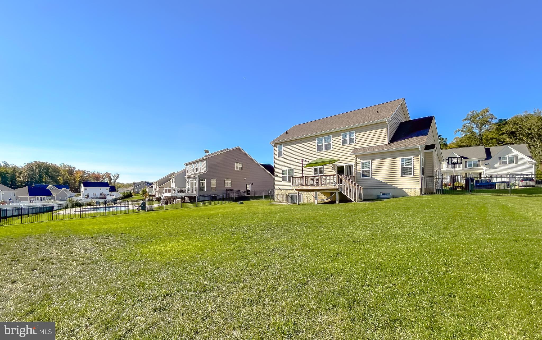 TWIN PONDS - Residential