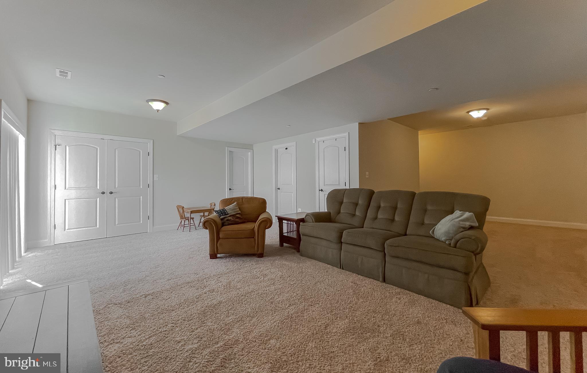 TWIN PONDS - Residential