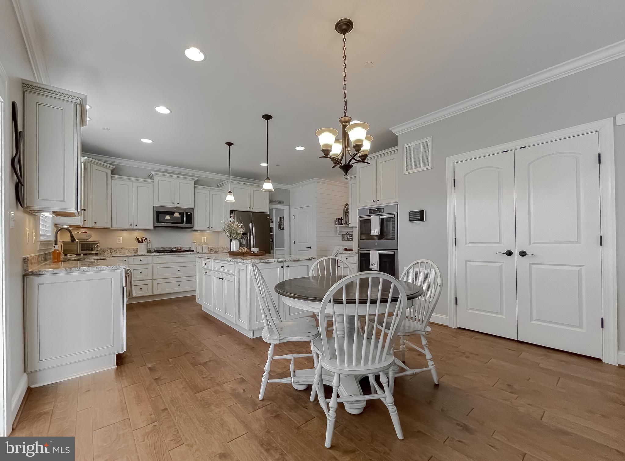 TWIN PONDS - Residential