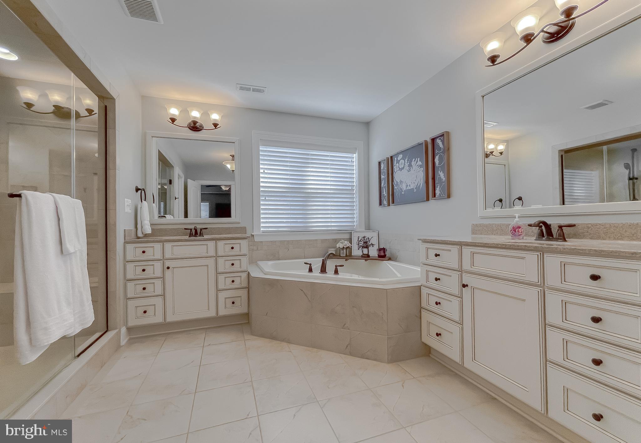 TWIN PONDS - Residential