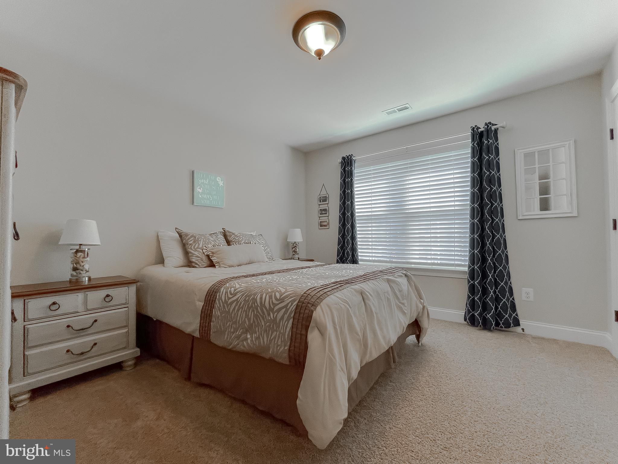 TWIN PONDS - Residential