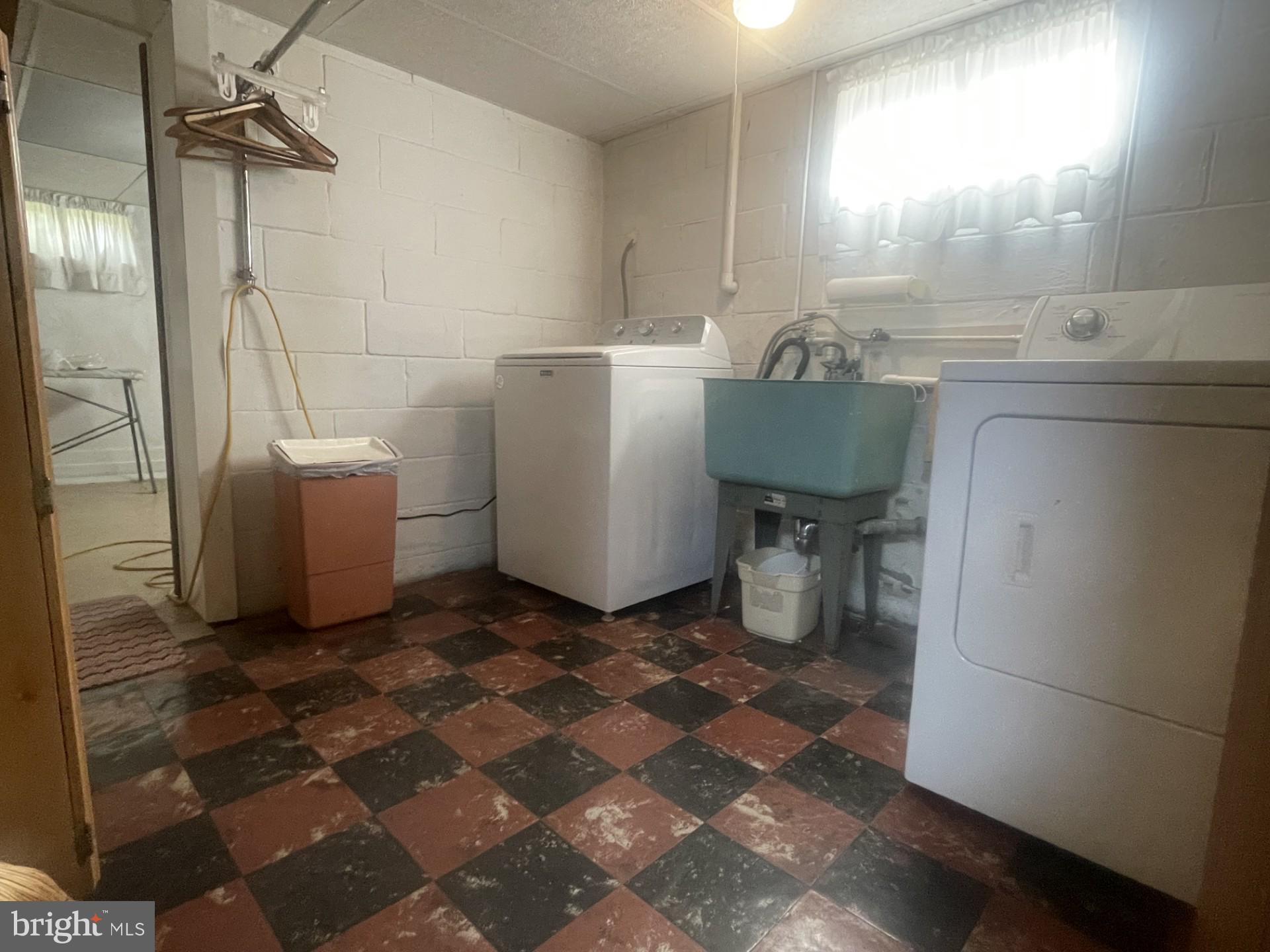 PERRY HALL - Residential