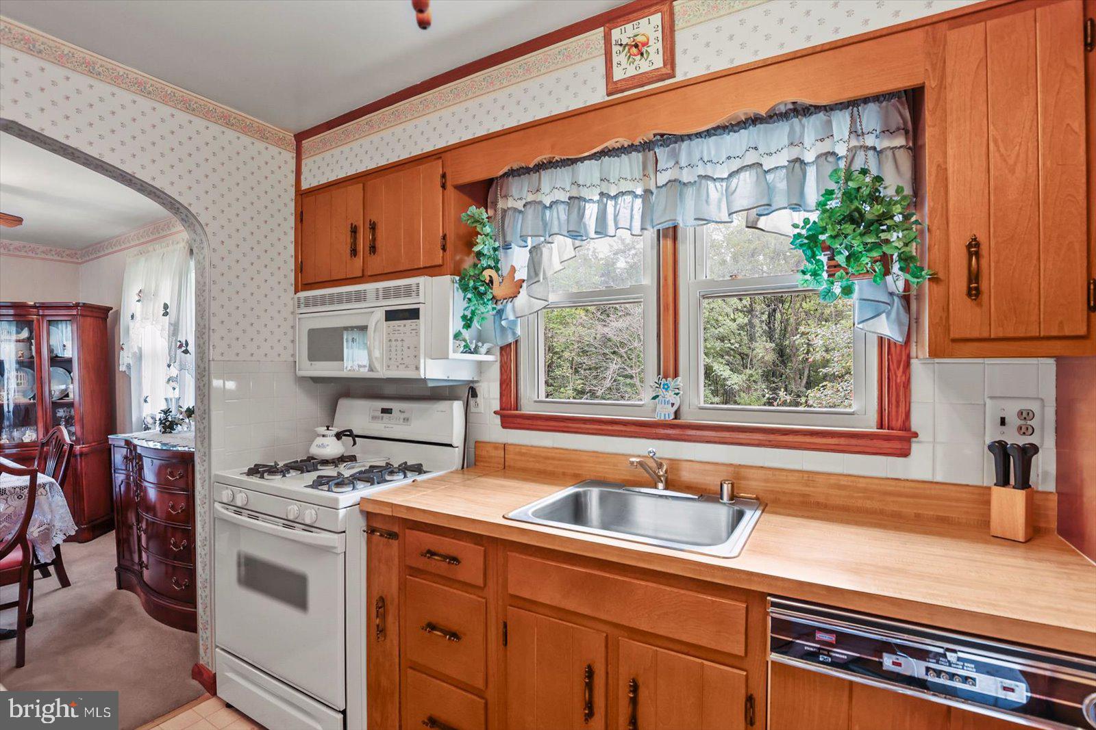 PERRY HALL - Residential