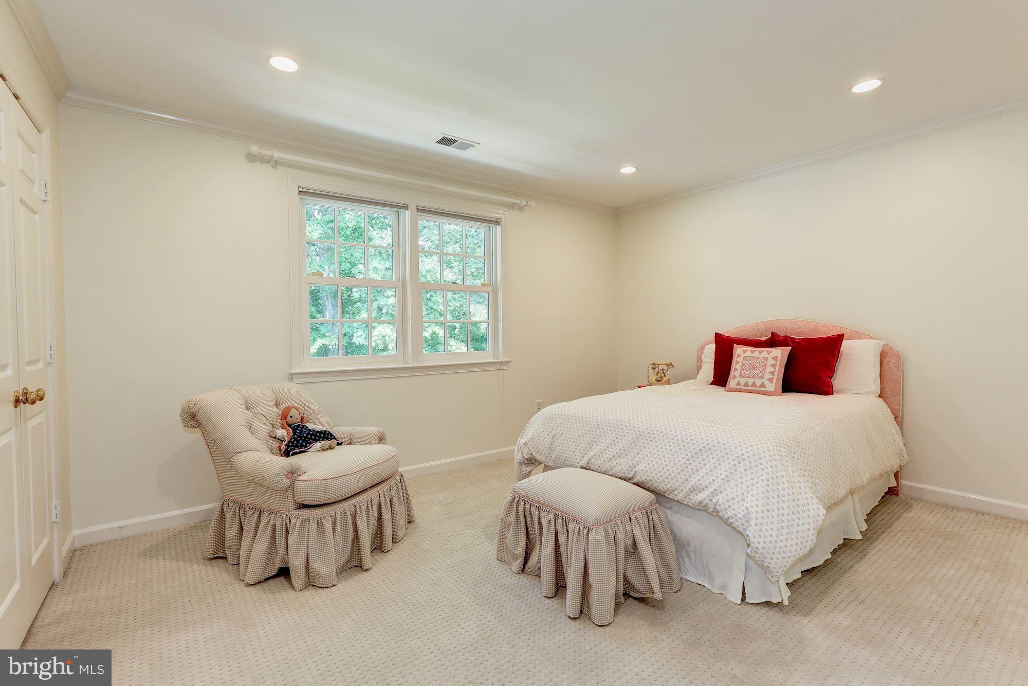 RIVER FALLS - Residential