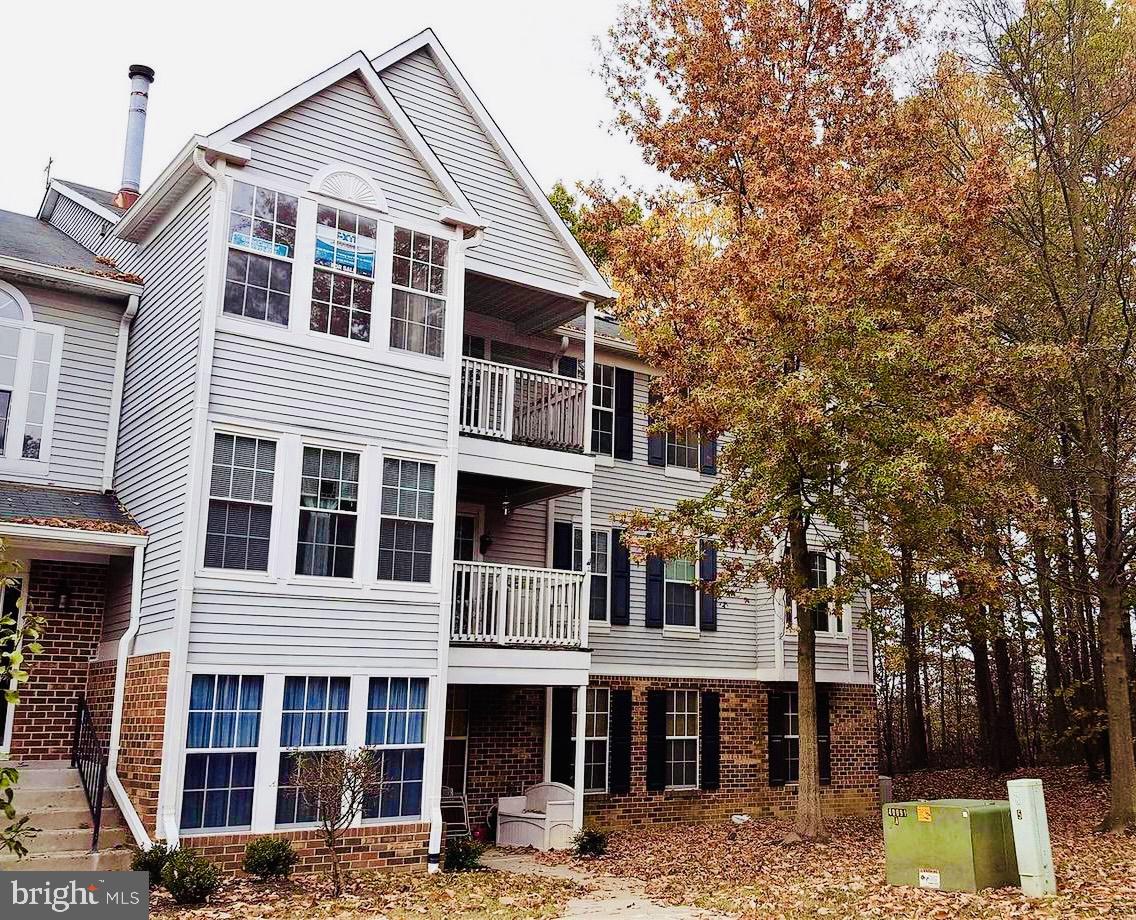 Cozy Comfort in Every Corner!🏠 Embrace the charm of this 2-bed, 1-bath condo, top floor, offering the perfect blend of comfort and convenience. Great for downsizers or anyone seeking a low-maintenance lifestyle.
In-unit laundry, central air, newly painted, modern floors, granite Countertops!!!
Schedule your viewing today and make this inviting space your own! 🔑✨