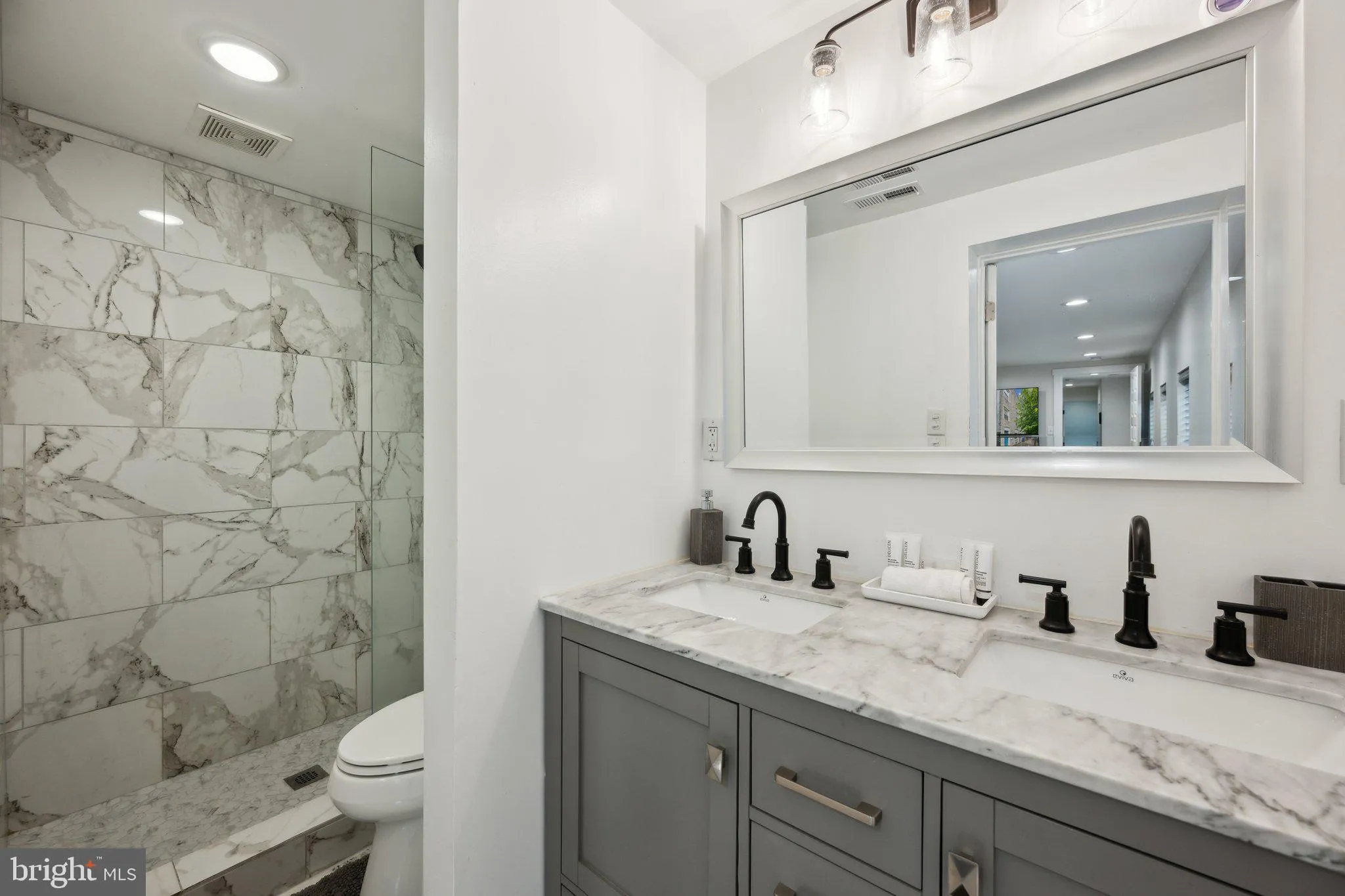 Baltimore, Maryland 21231, United States, 3 Bedrooms Bedrooms, ,3 BathroomsBathrooms,Residential,Active,145768