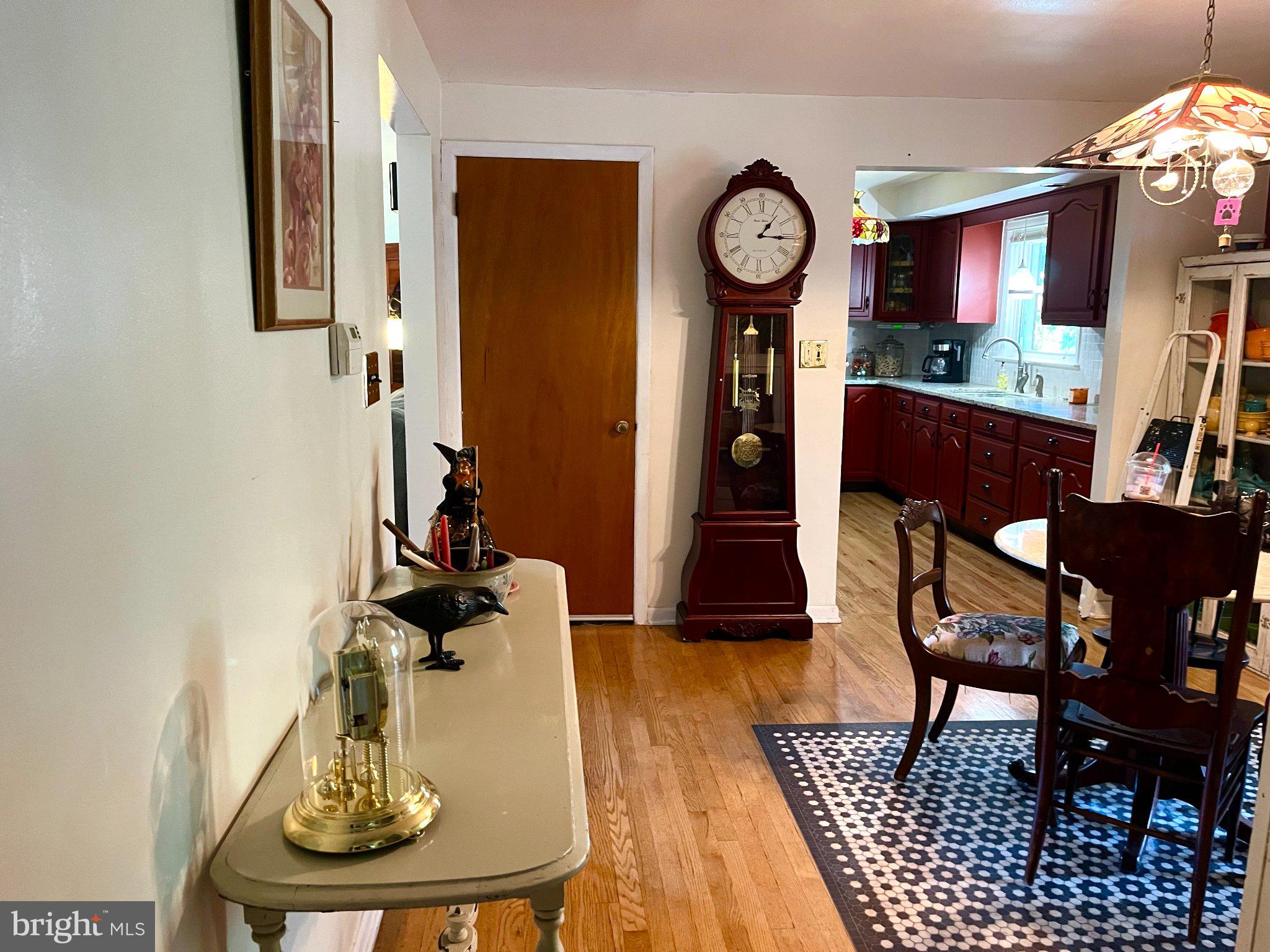 2018 PINEVIEW DRIVE