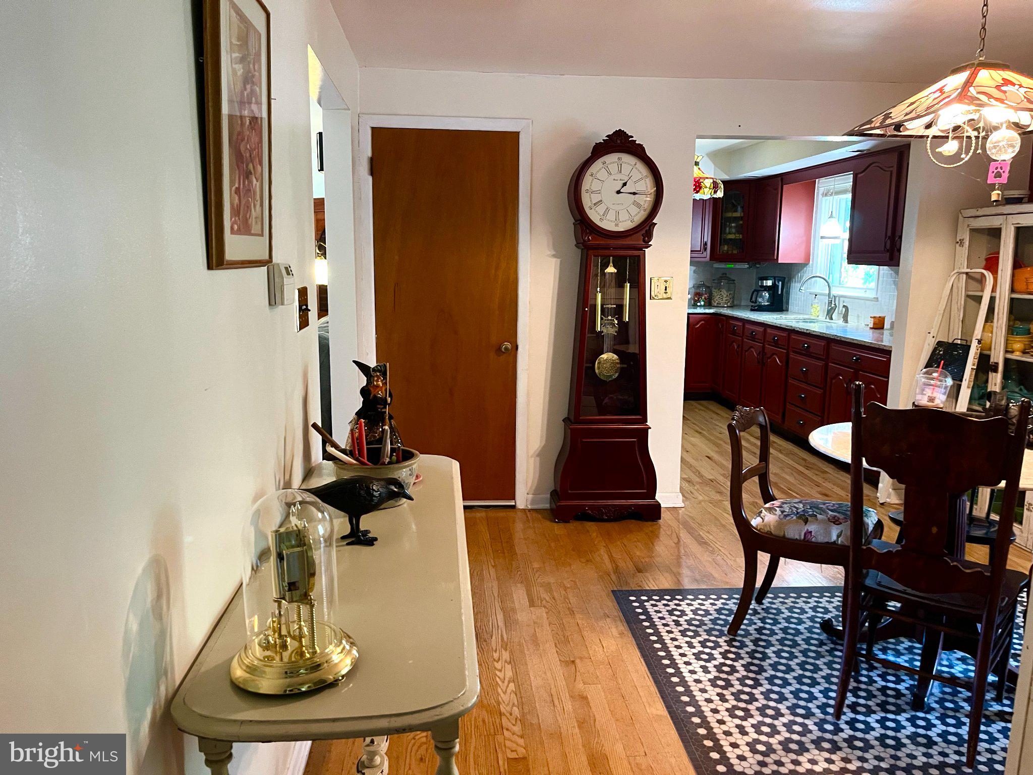 2018 PINEVIEW DRIVE
