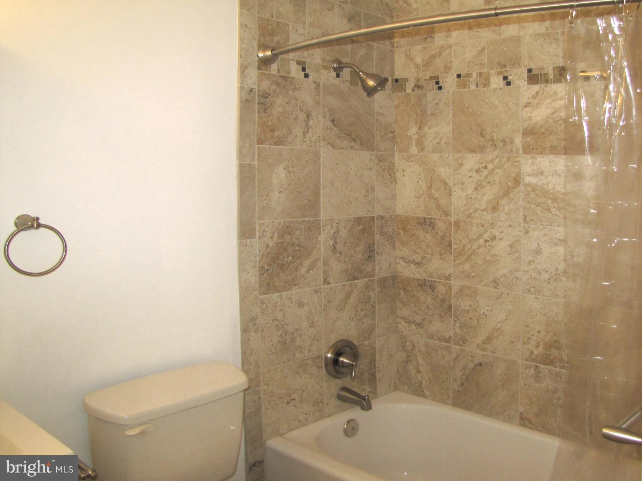 Oakton, Virginia 22124, United States, 3 Bedrooms Bedrooms, ,4 BathroomsBathrooms,Residential,Active,162104