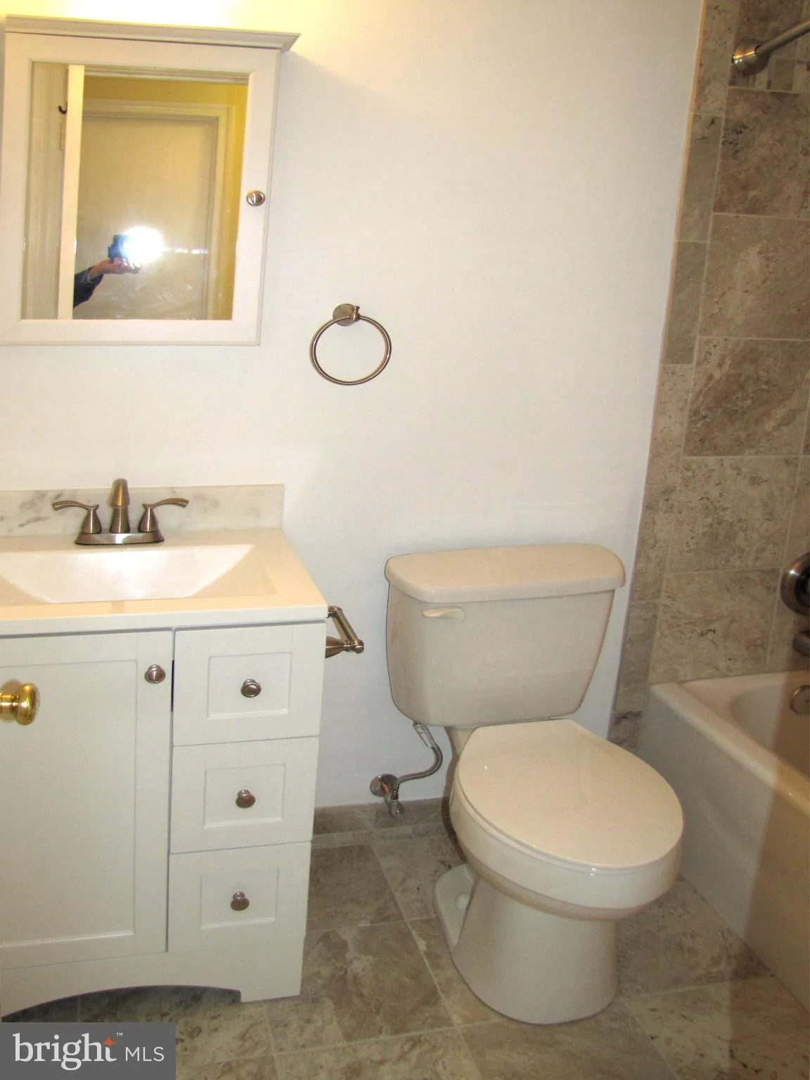 Oakton, Virginia 22124, United States, 3 Bedrooms Bedrooms, ,4 BathroomsBathrooms,Residential,Active,162104