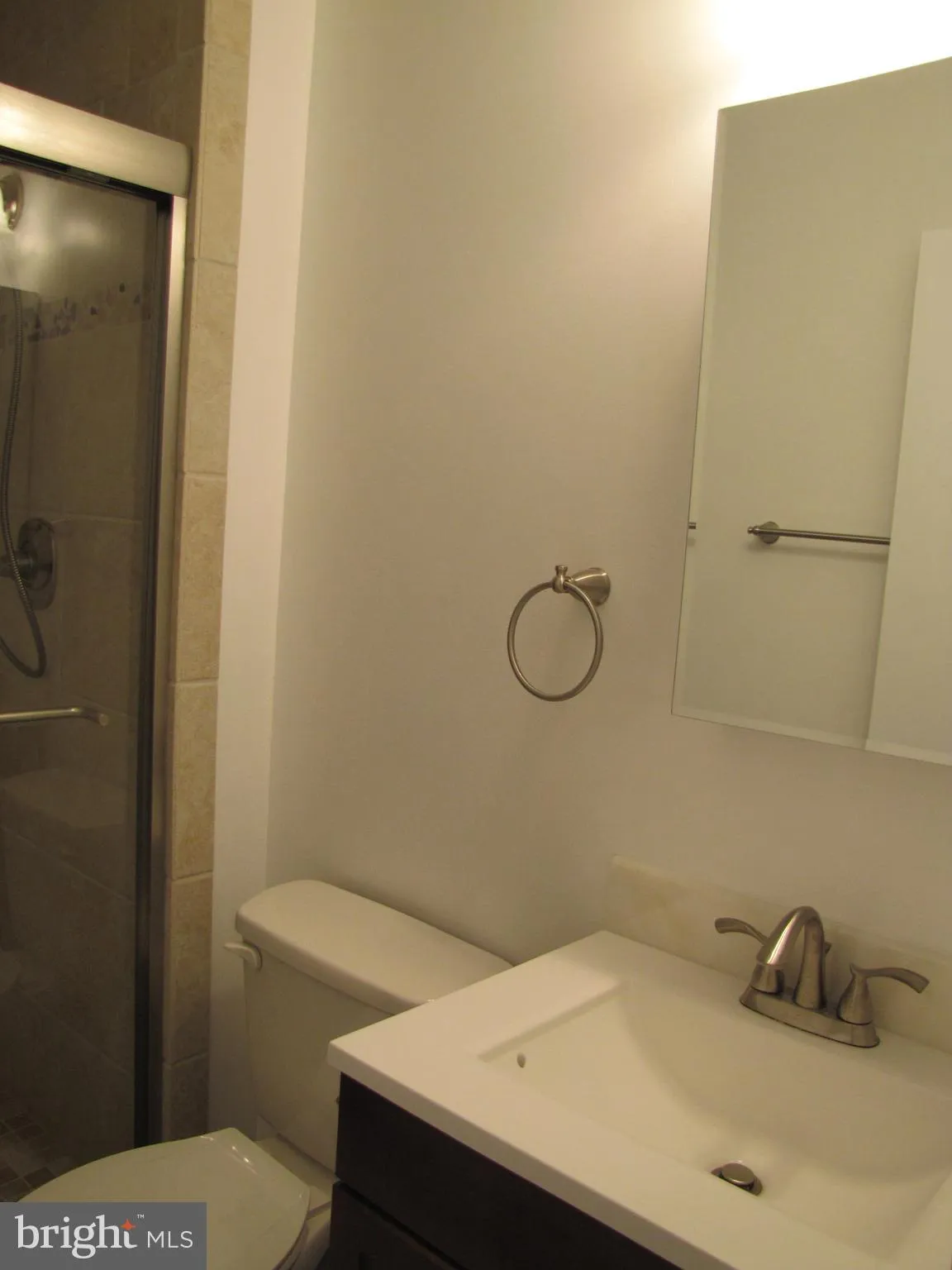 Oakton, Virginia 22124, United States, 3 Bedrooms Bedrooms, ,4 BathroomsBathrooms,Residential,Active,162104