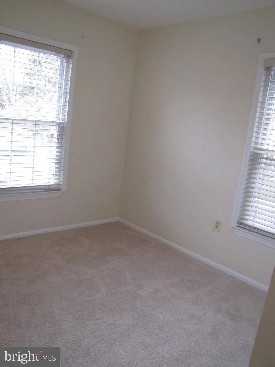 Oakton, Virginia 22124, United States, 3 Bedrooms Bedrooms, ,4 BathroomsBathrooms,Residential,Active,162104