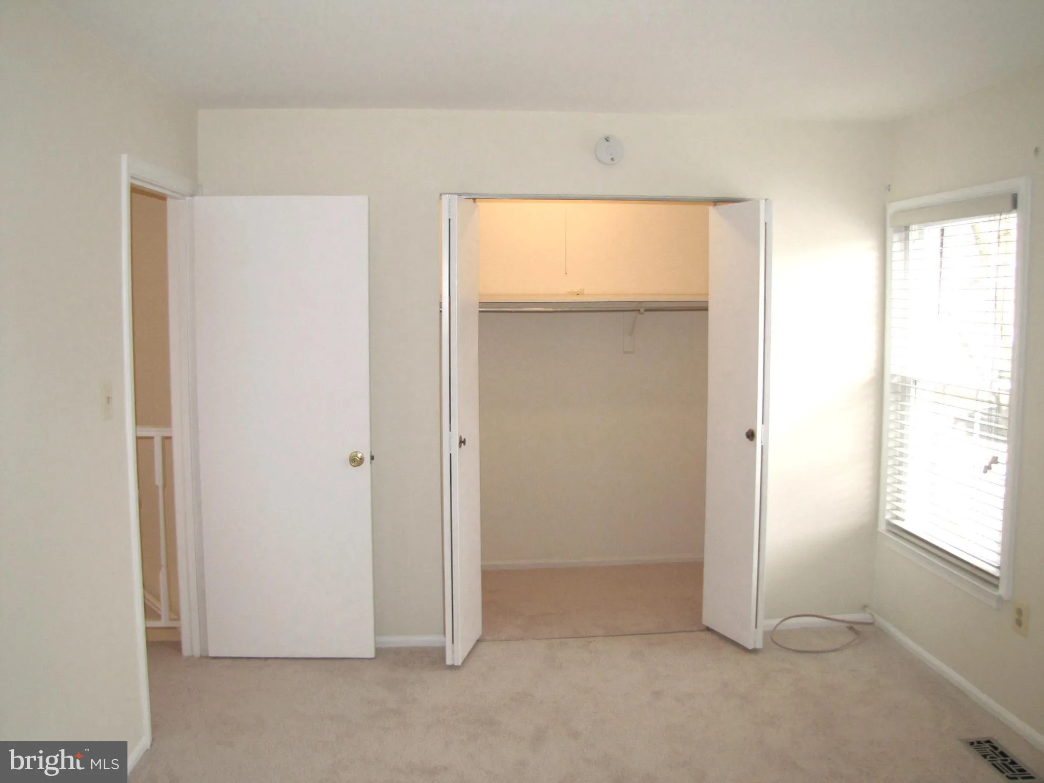 Oakton, Virginia 22124, United States, 3 Bedrooms Bedrooms, ,4 BathroomsBathrooms,Residential,Active,162104