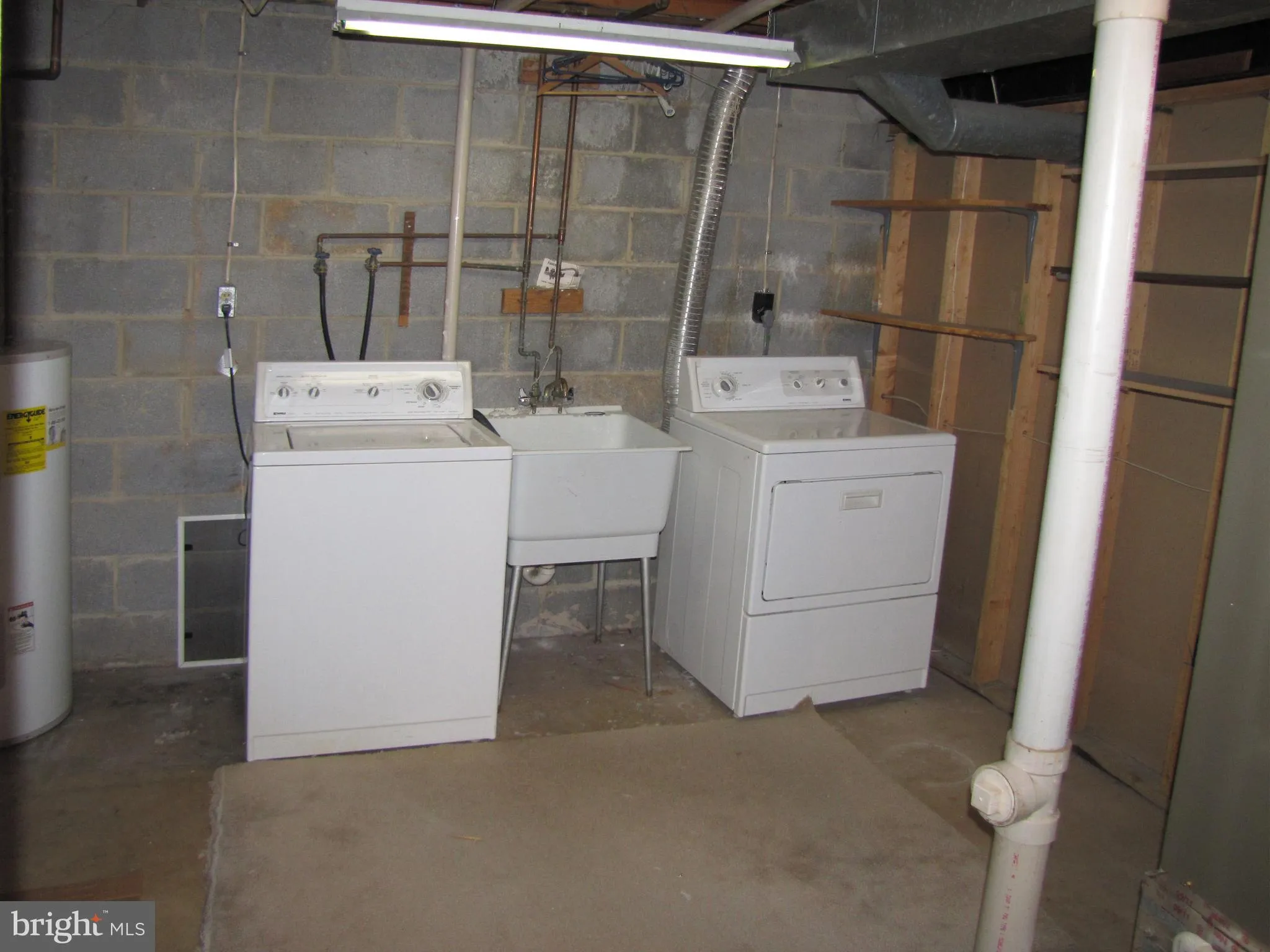 Oakton, Virginia 22124, United States, 3 Bedrooms Bedrooms, ,4 BathroomsBathrooms,Residential,Active,162104