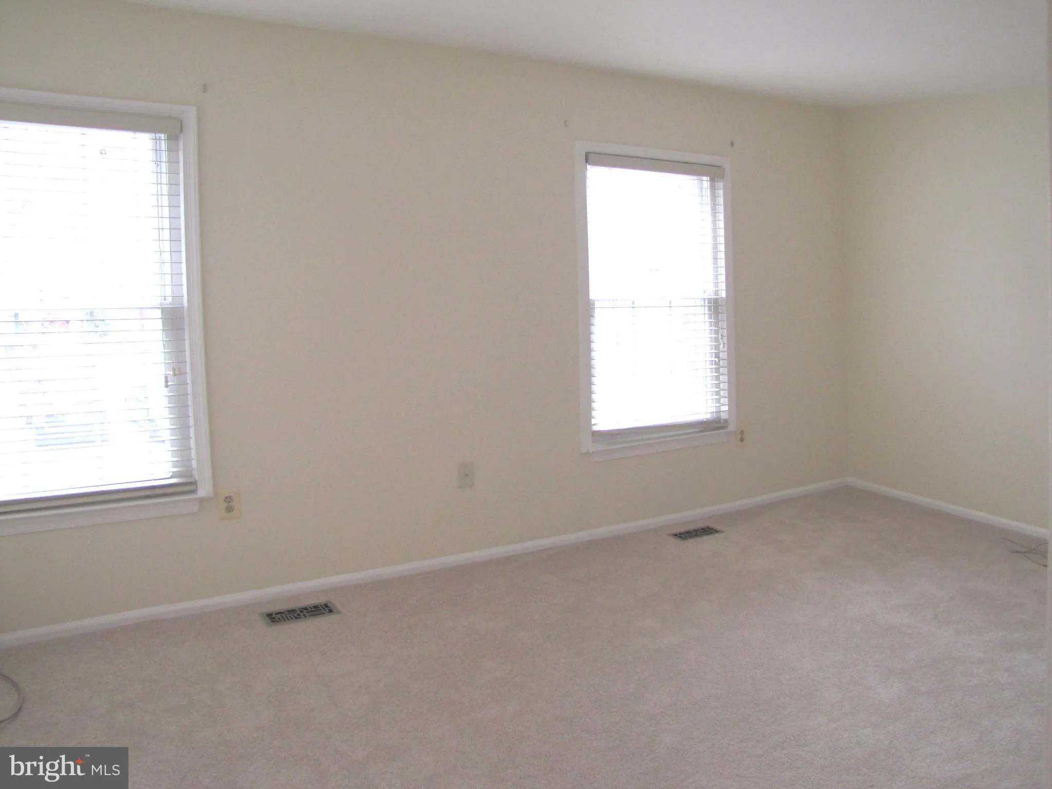 Oakton, Virginia 22124, United States, 3 Bedrooms Bedrooms, ,4 BathroomsBathrooms,Residential,Active,162104