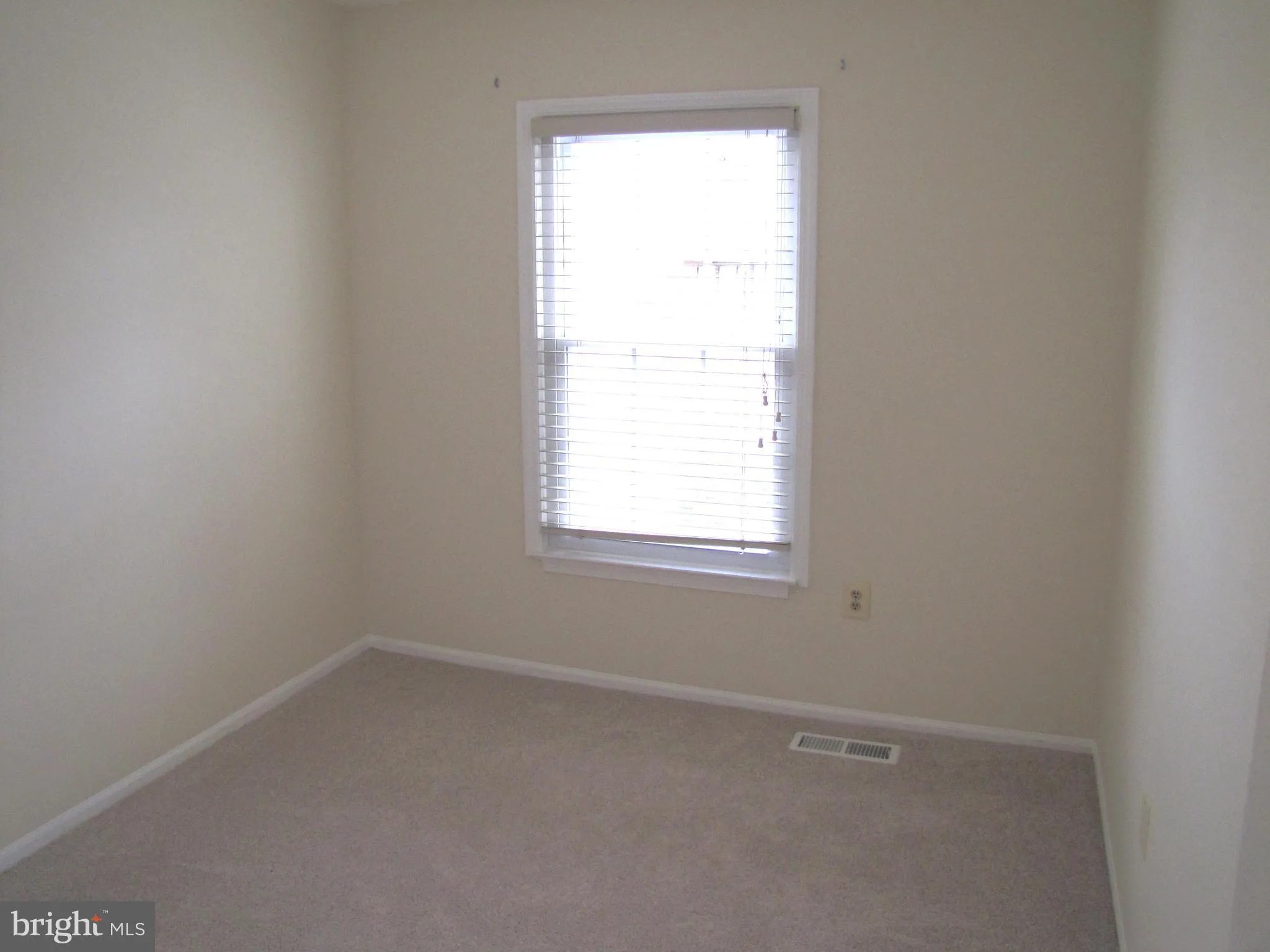 Oakton, Virginia 22124, United States, 3 Bedrooms Bedrooms, ,4 BathroomsBathrooms,Residential,Active,162104