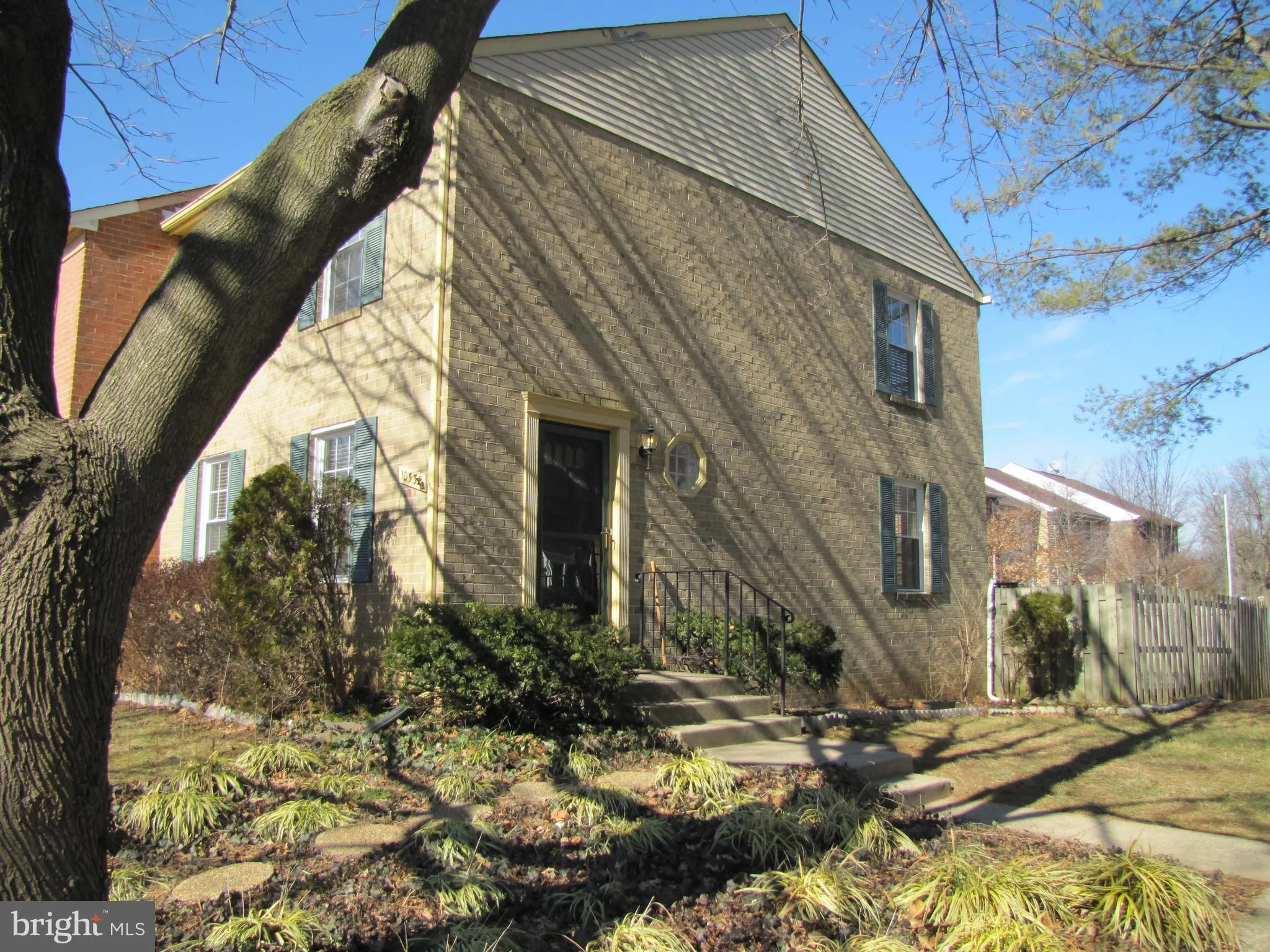 Oakton, Virginia 22124, United States, 3 Bedrooms Bedrooms, ,4 BathroomsBathrooms,Residential,Active,162104