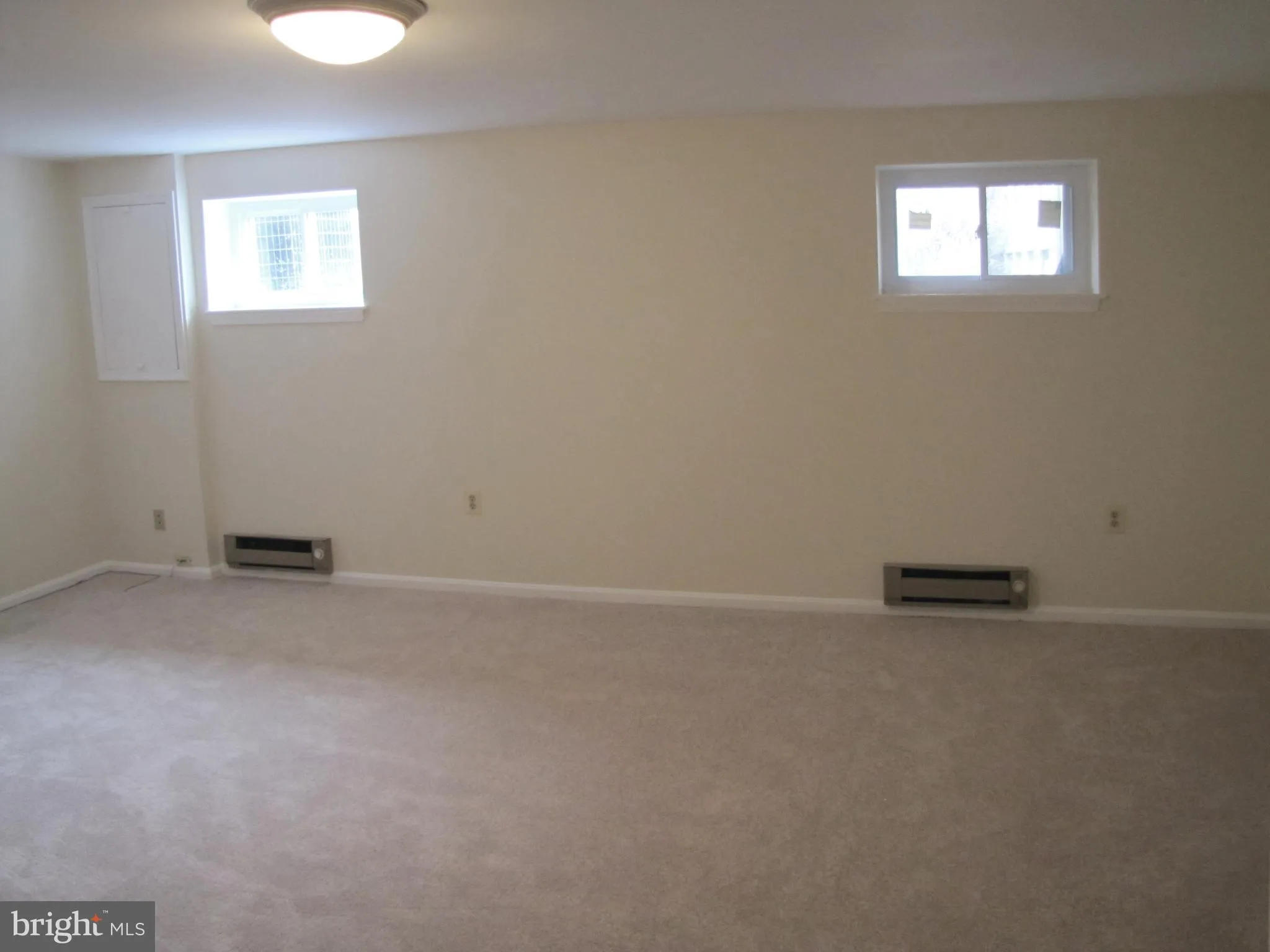 Oakton, Virginia 22124, United States, 3 Bedrooms Bedrooms, ,4 BathroomsBathrooms,Residential,Active,162104